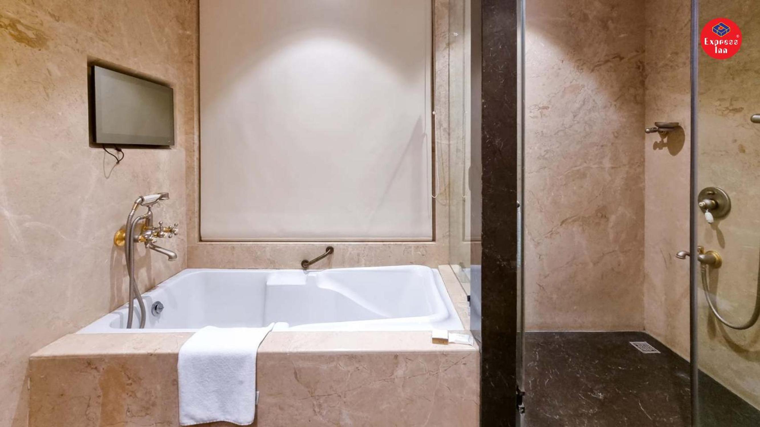 Suite  - Photo 3