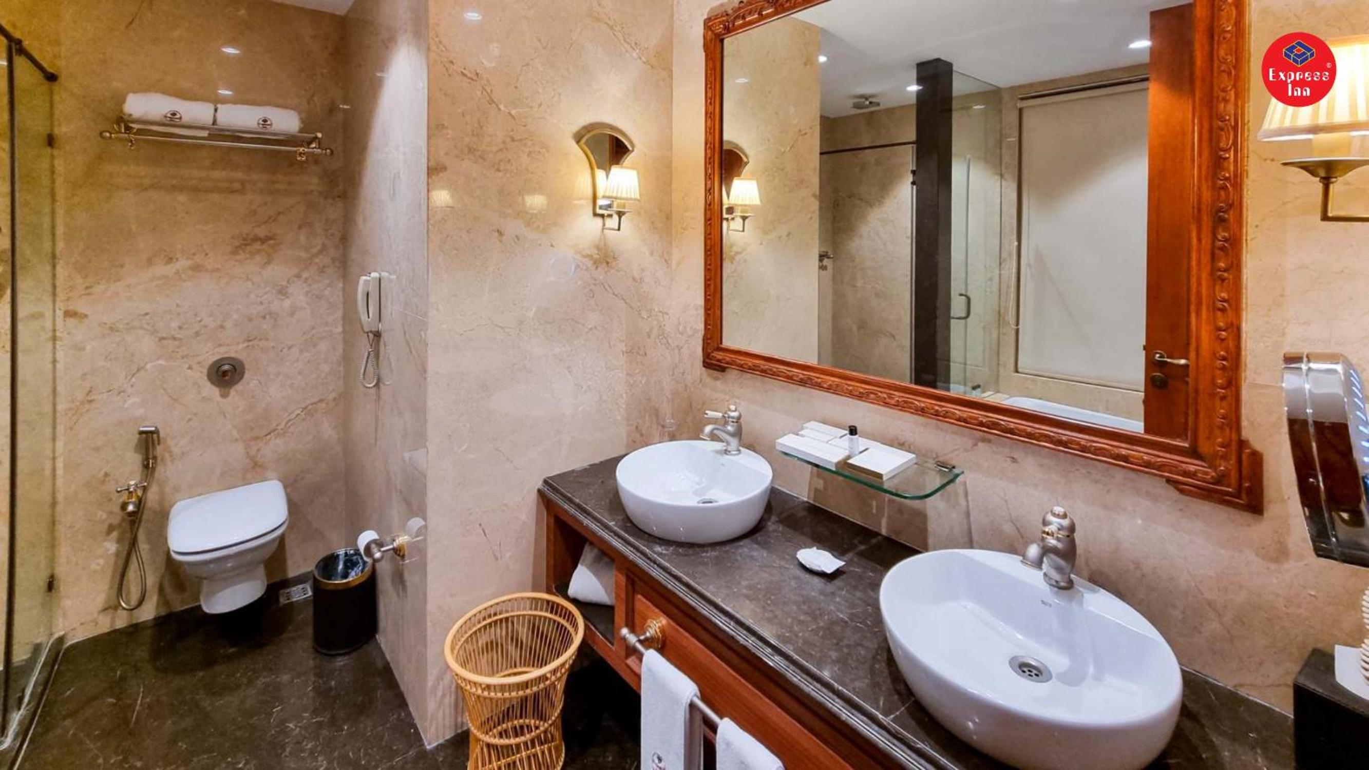 Suite  - Photo 2