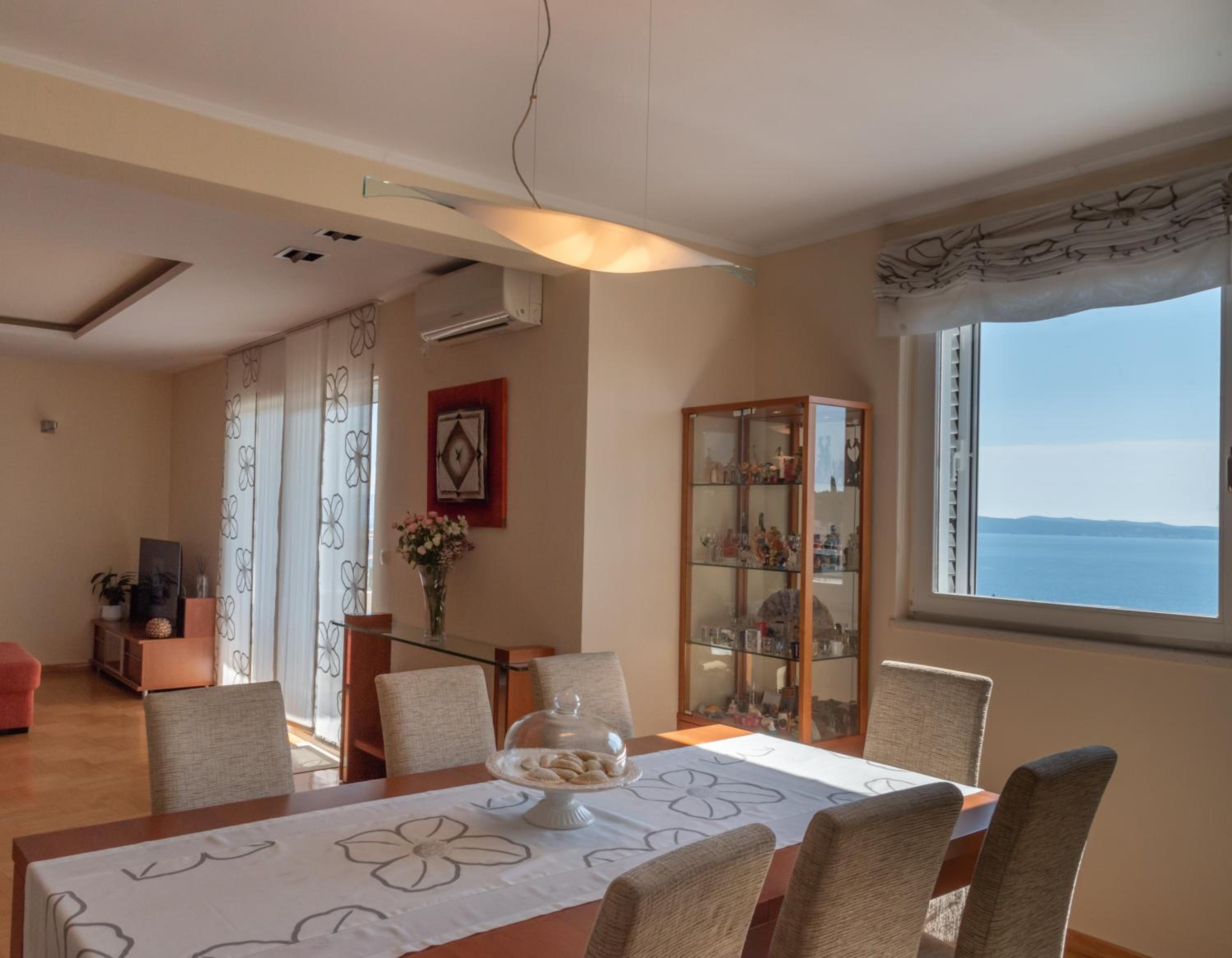 Apartment with Sea View - Photo 13