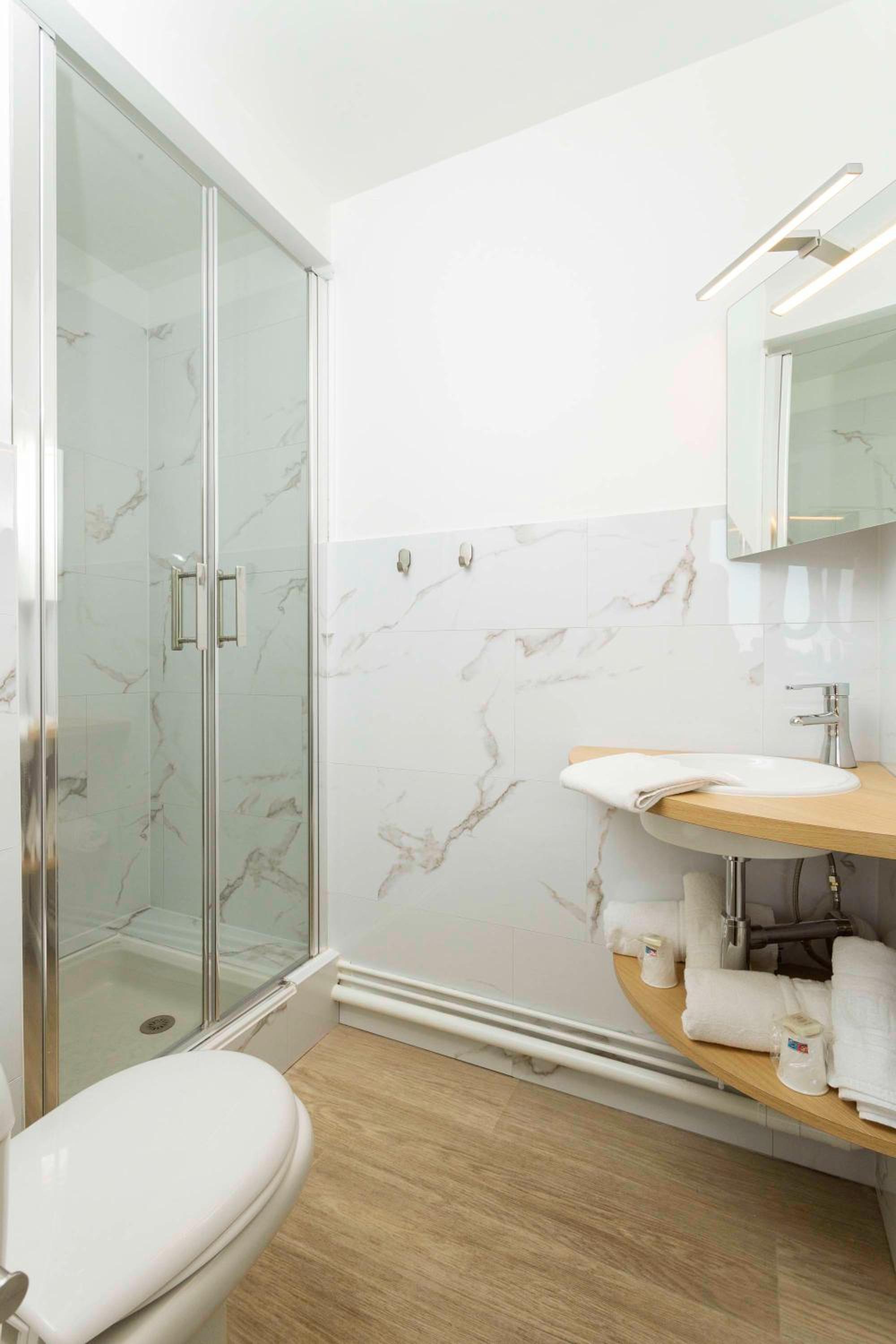 Double or Twin Room - Photo 2