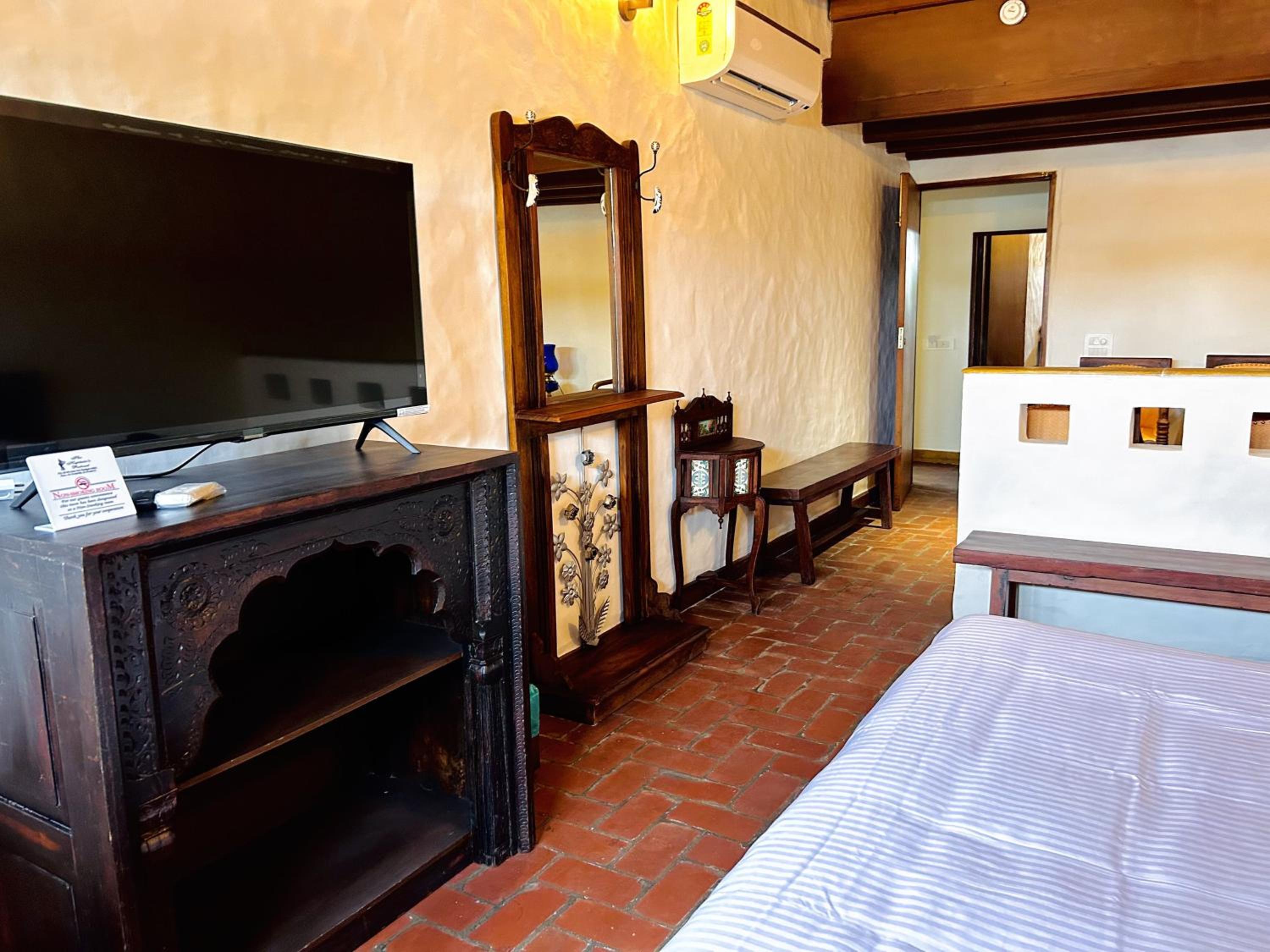 Superior King Room - Photo 5