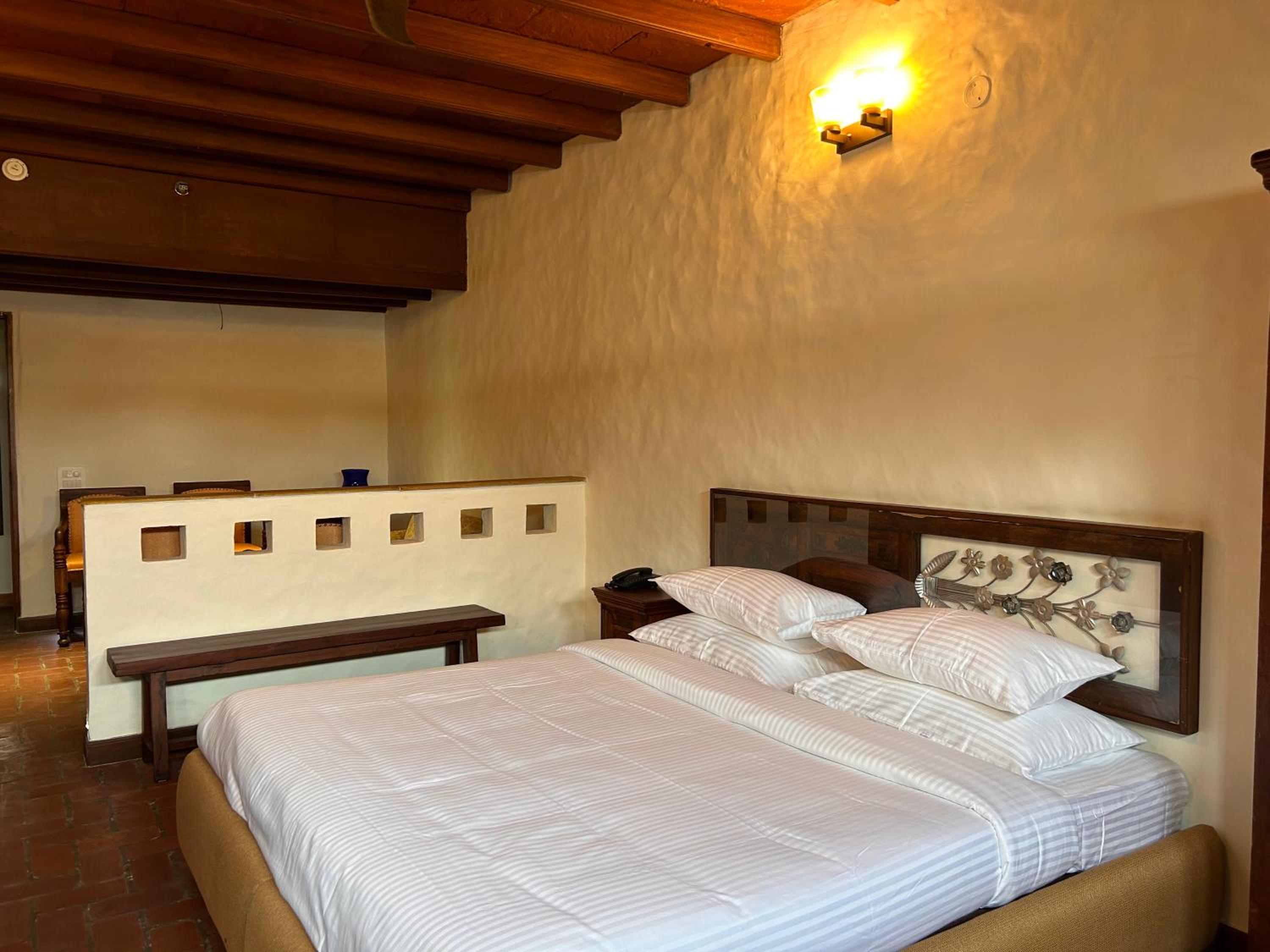 Superior King Room - Photo 9
