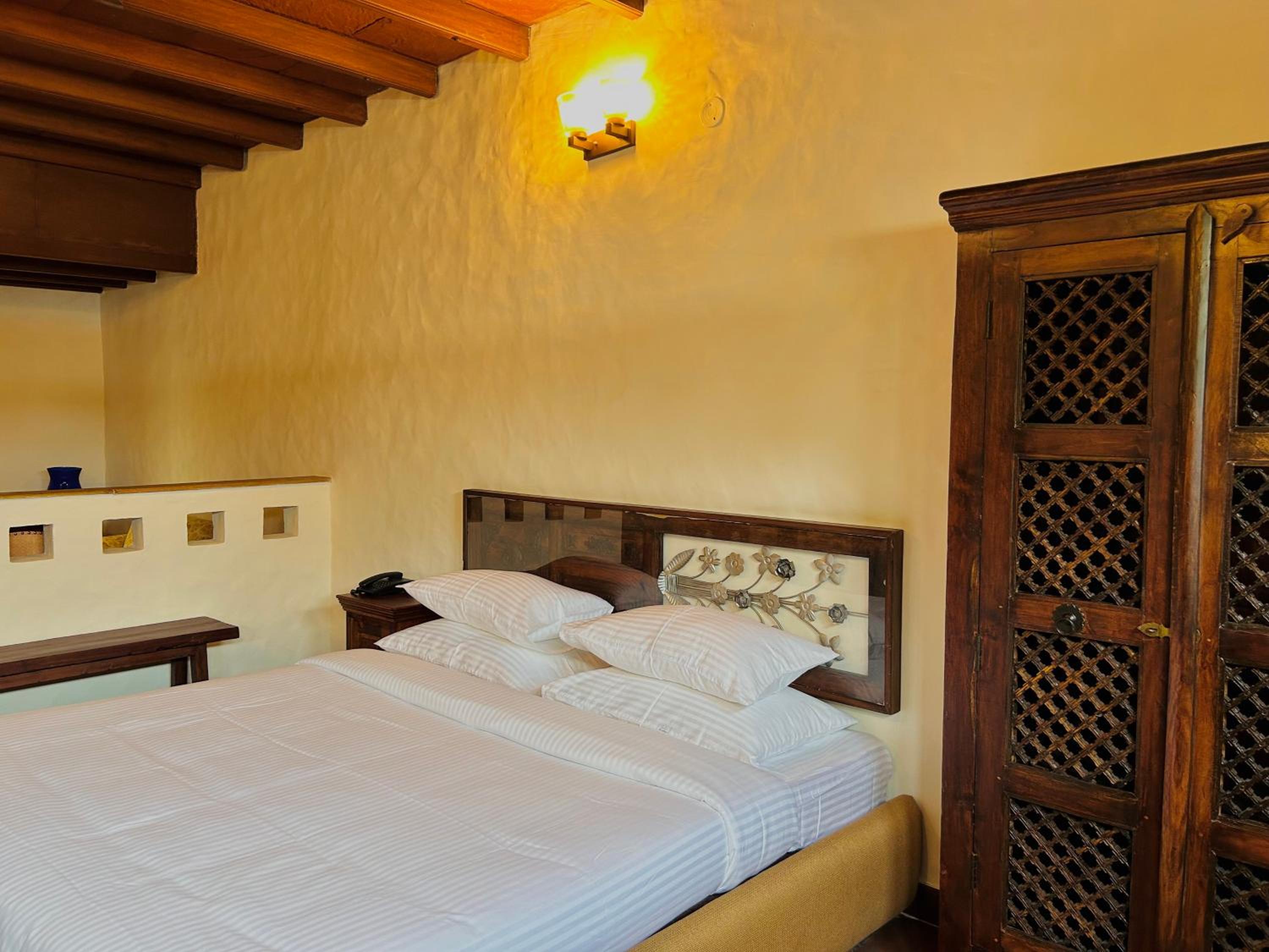 Superior King Room - Photo 12