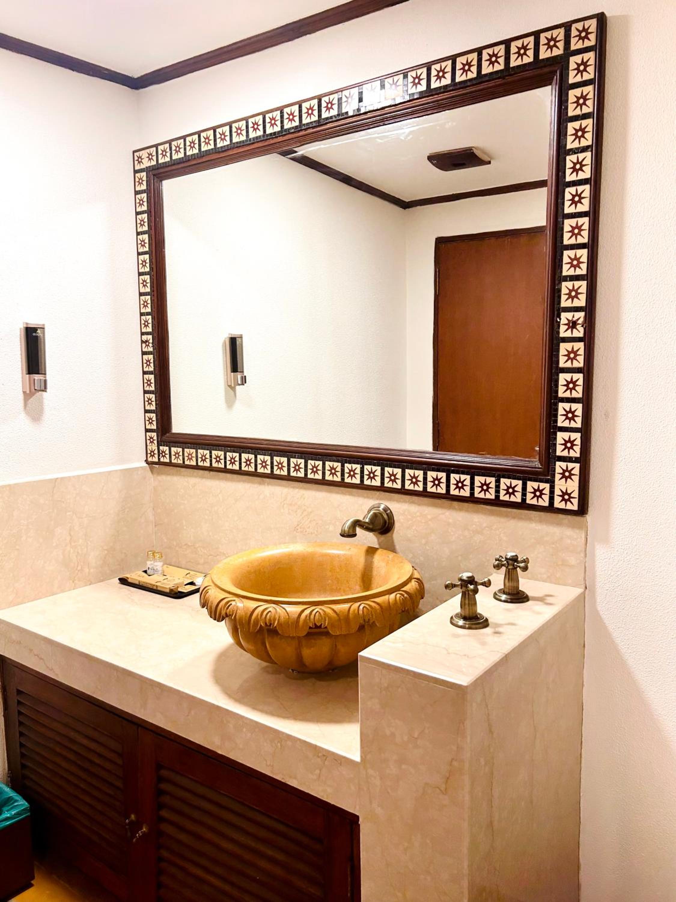 Twin Room - Photo 6