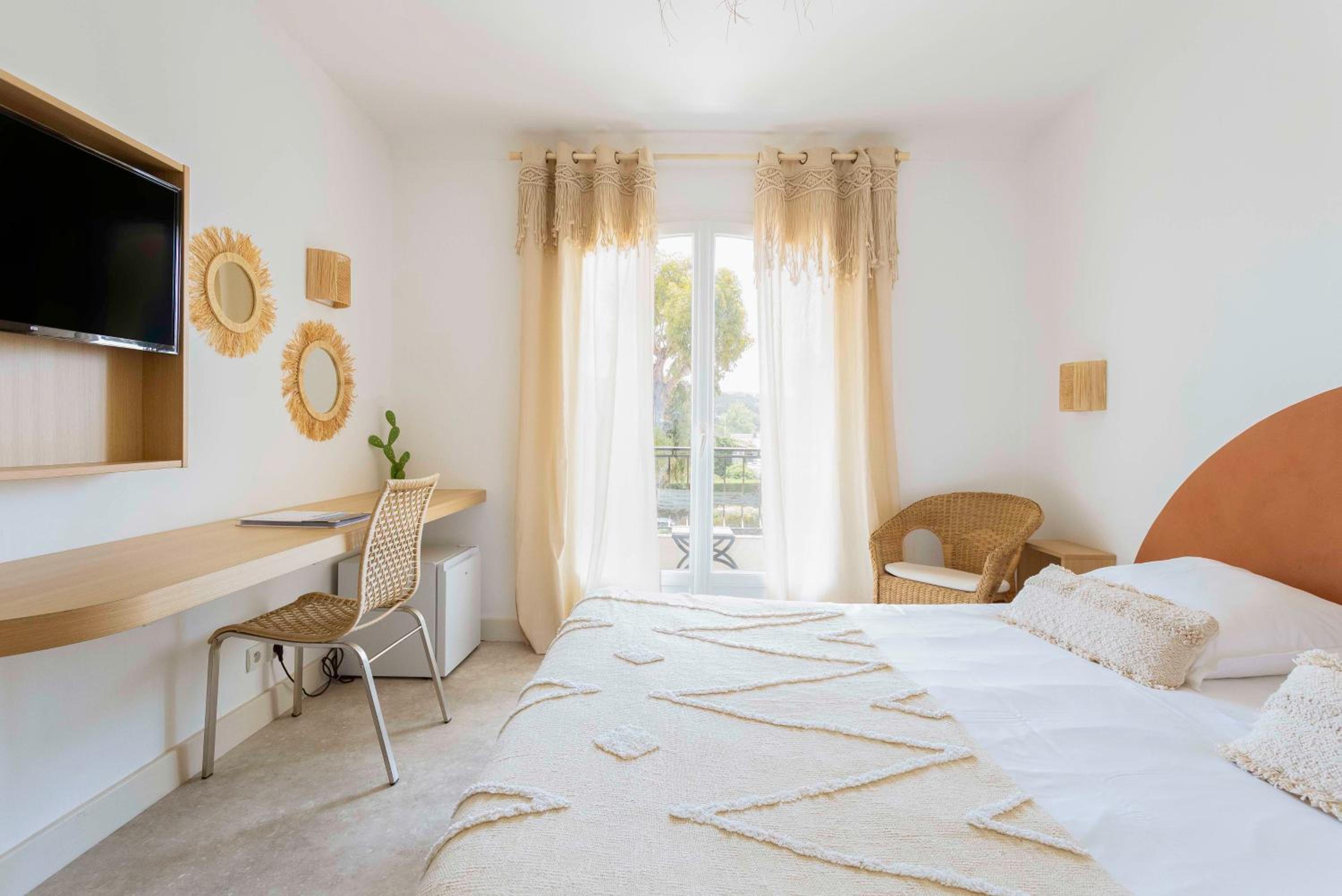  Double or Twin Superior Room with balcony - Photo 1