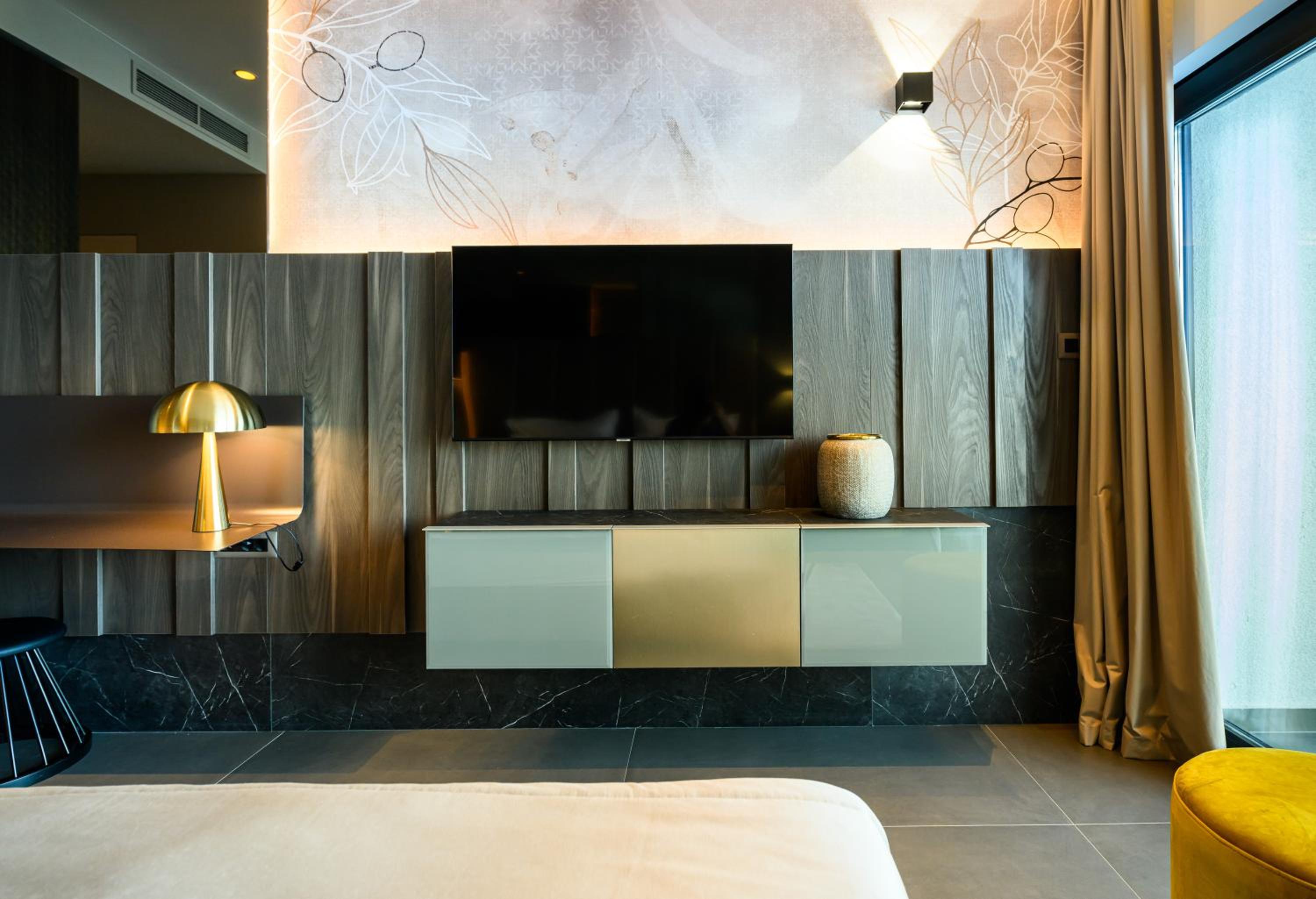 Junior Suite with Sea View - Photo 3