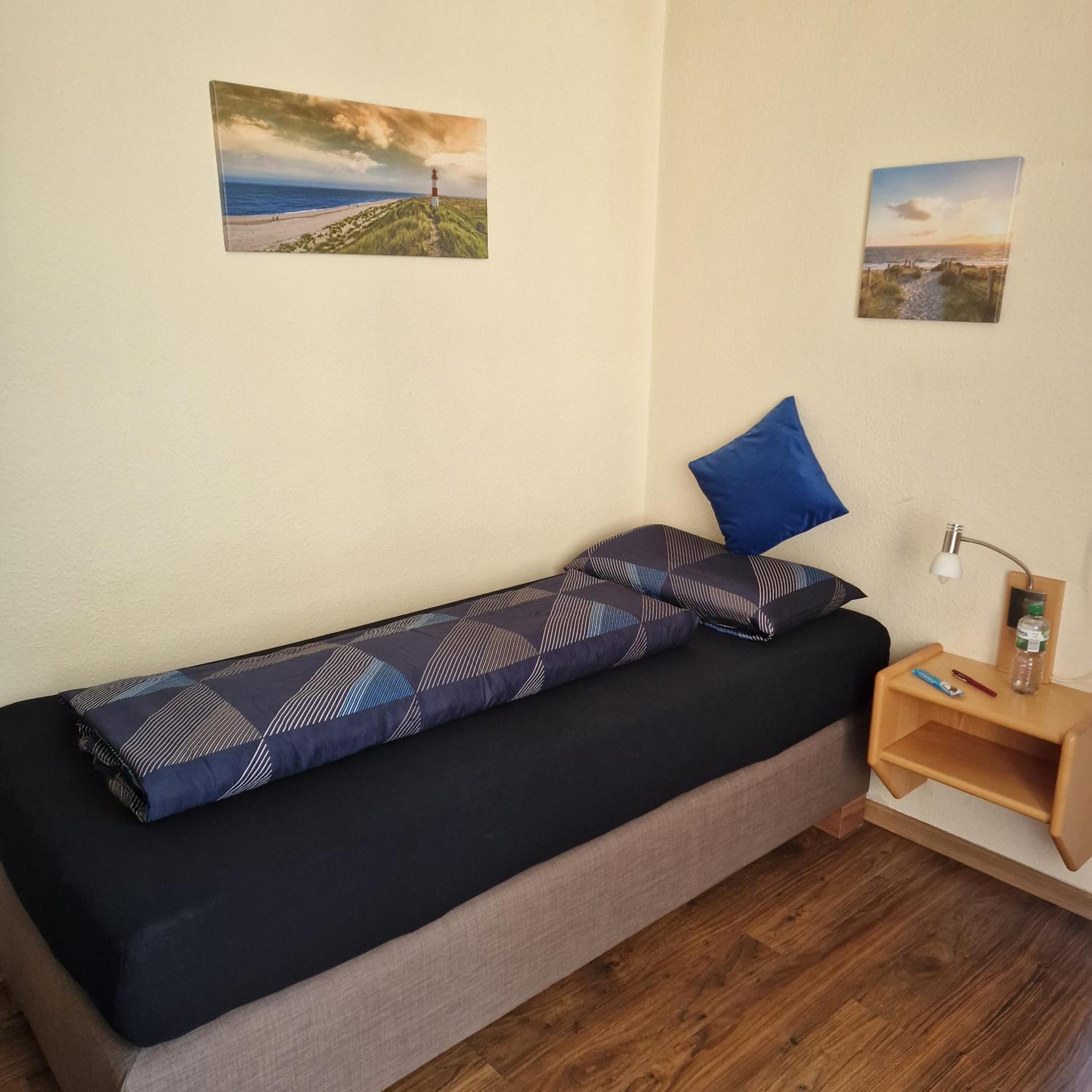 Single Room with Bathroom photo 2