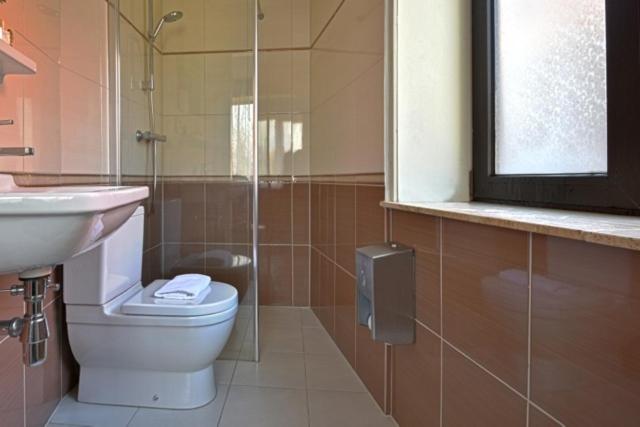 Twin Room - Photo 2