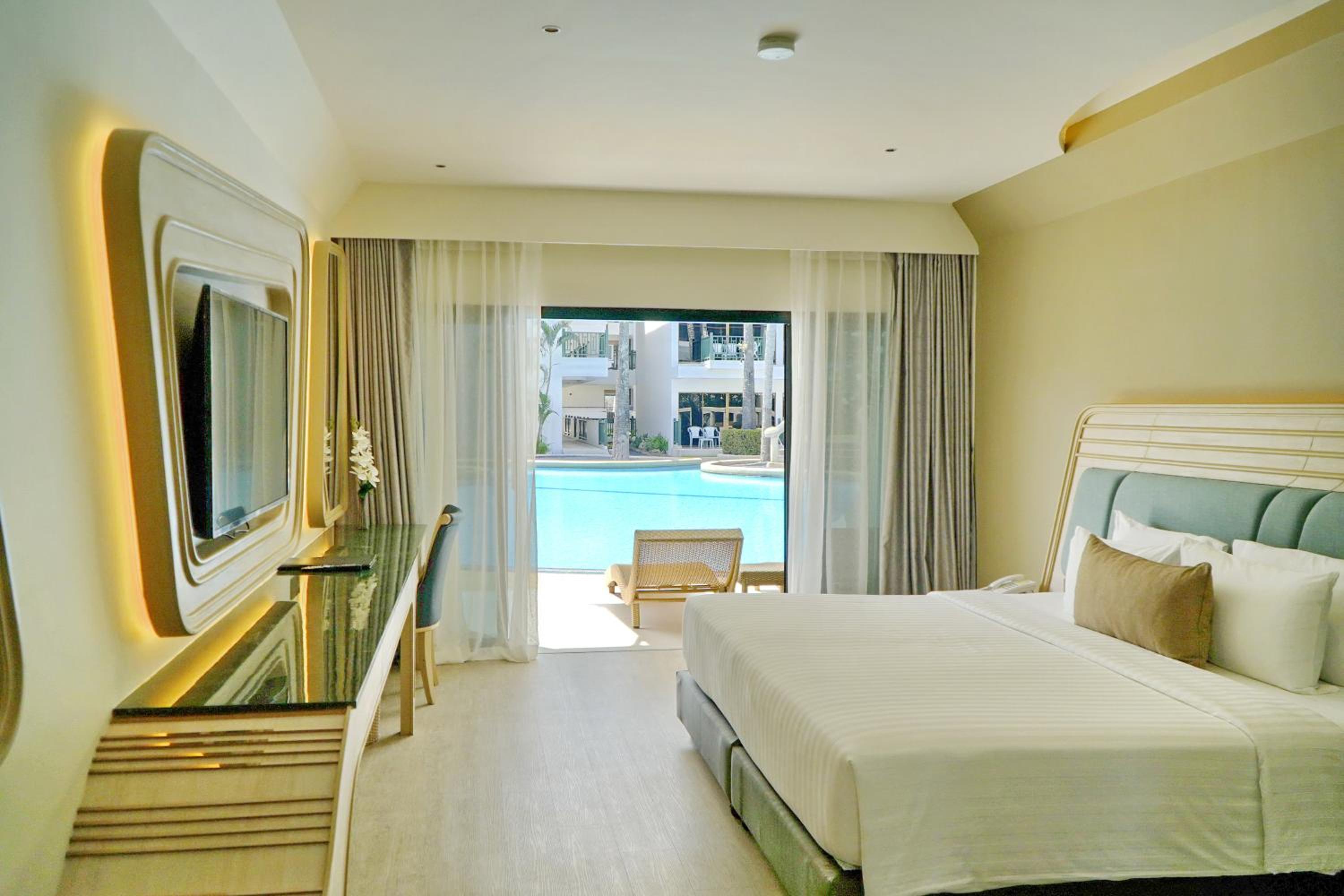 Amora Grand Pool Side - Photo 4