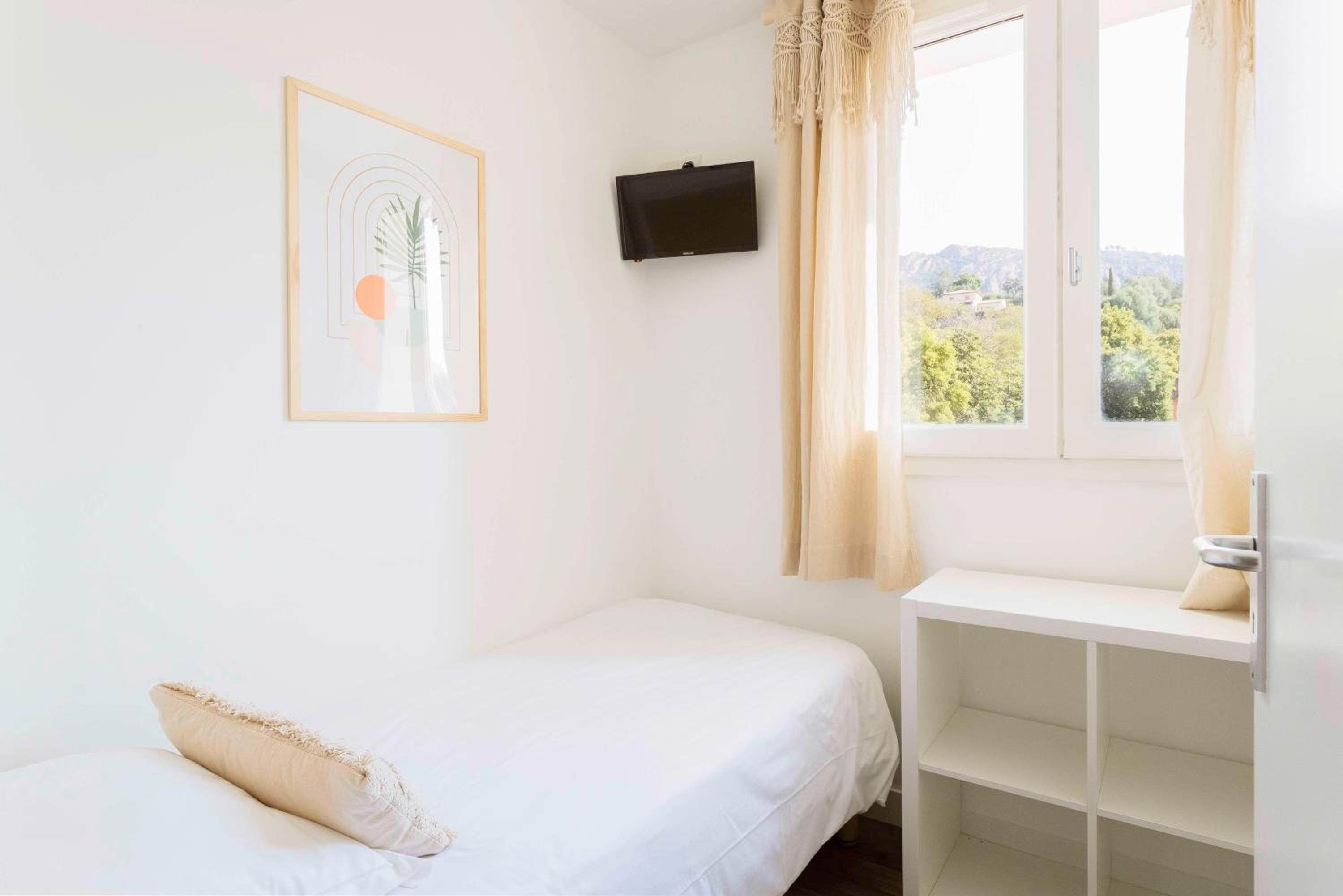 Triple Room with Balcony - Photo 5