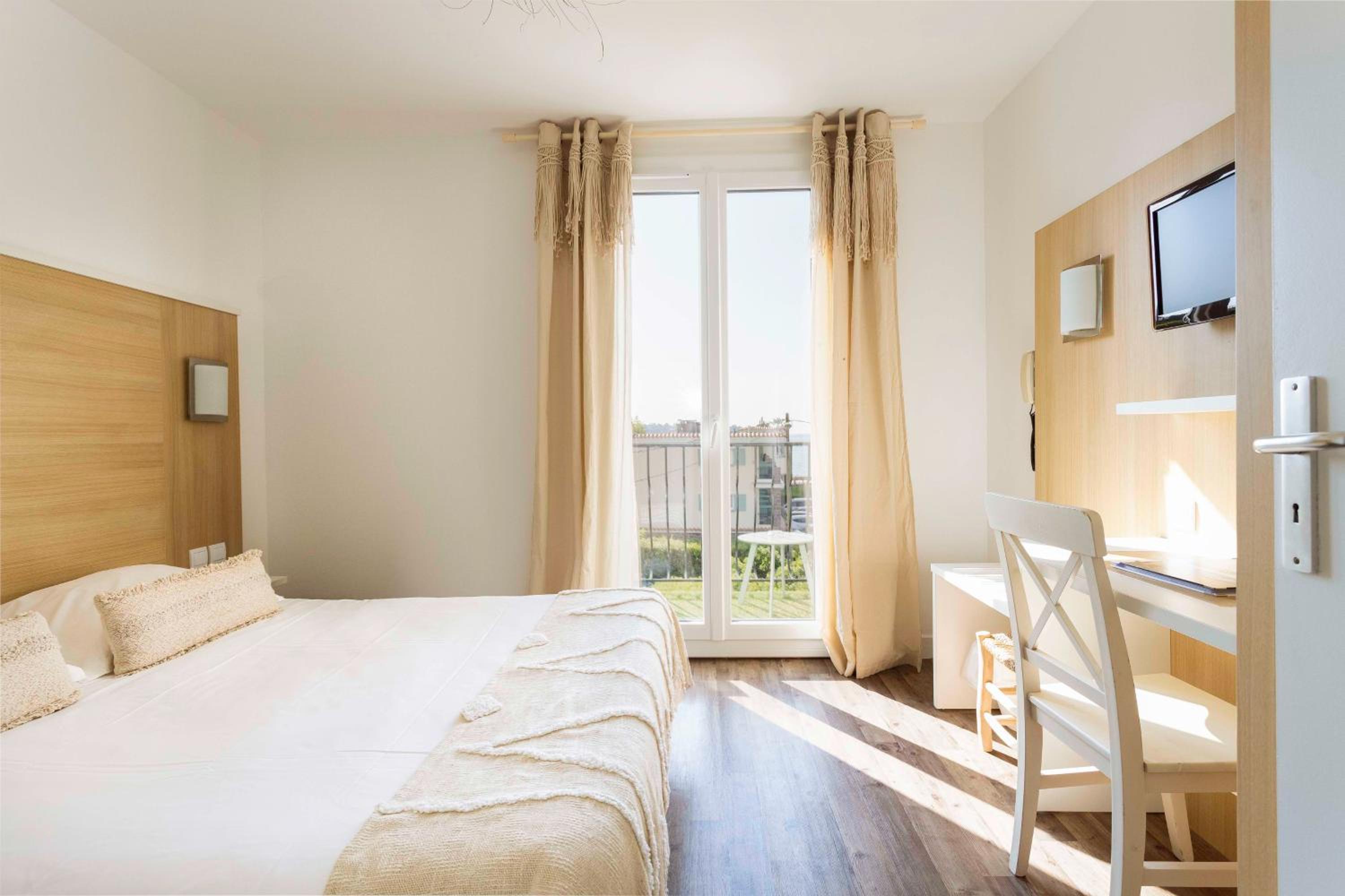 Triple Room with Balcony - Photo 1