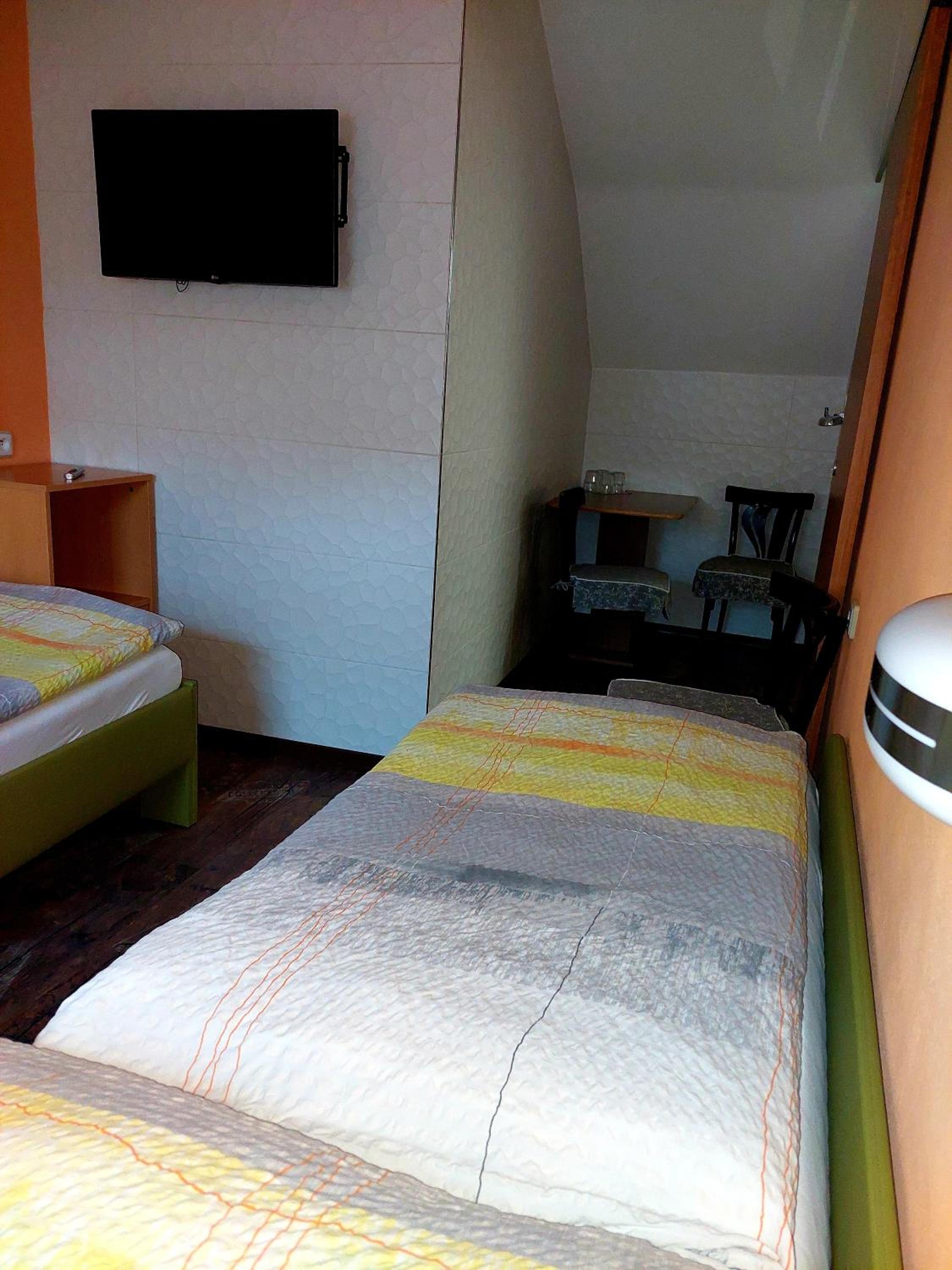 Family Room with Private Bathroom - Photo 4