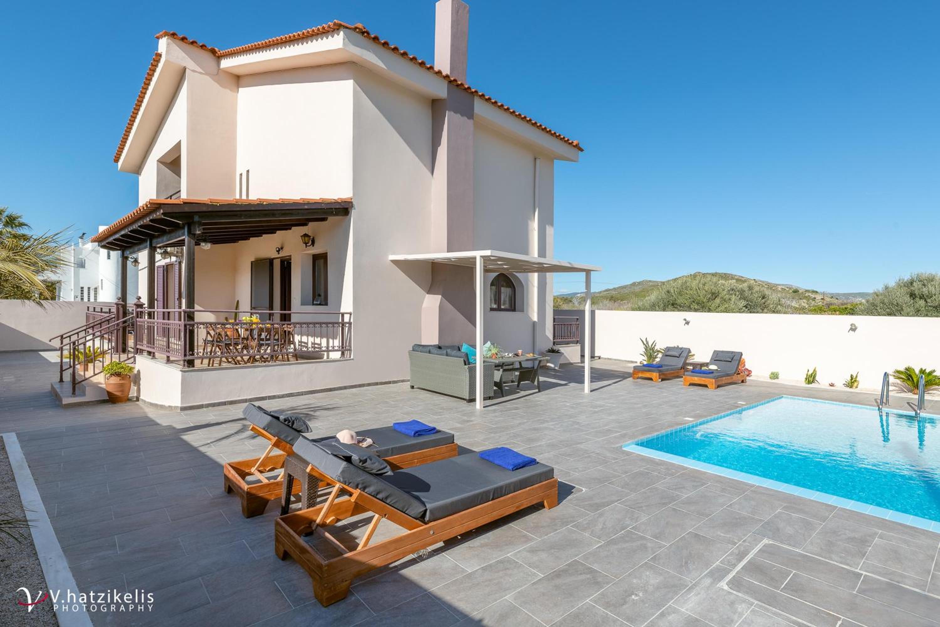 Three-Bedroom Villa photo 2
