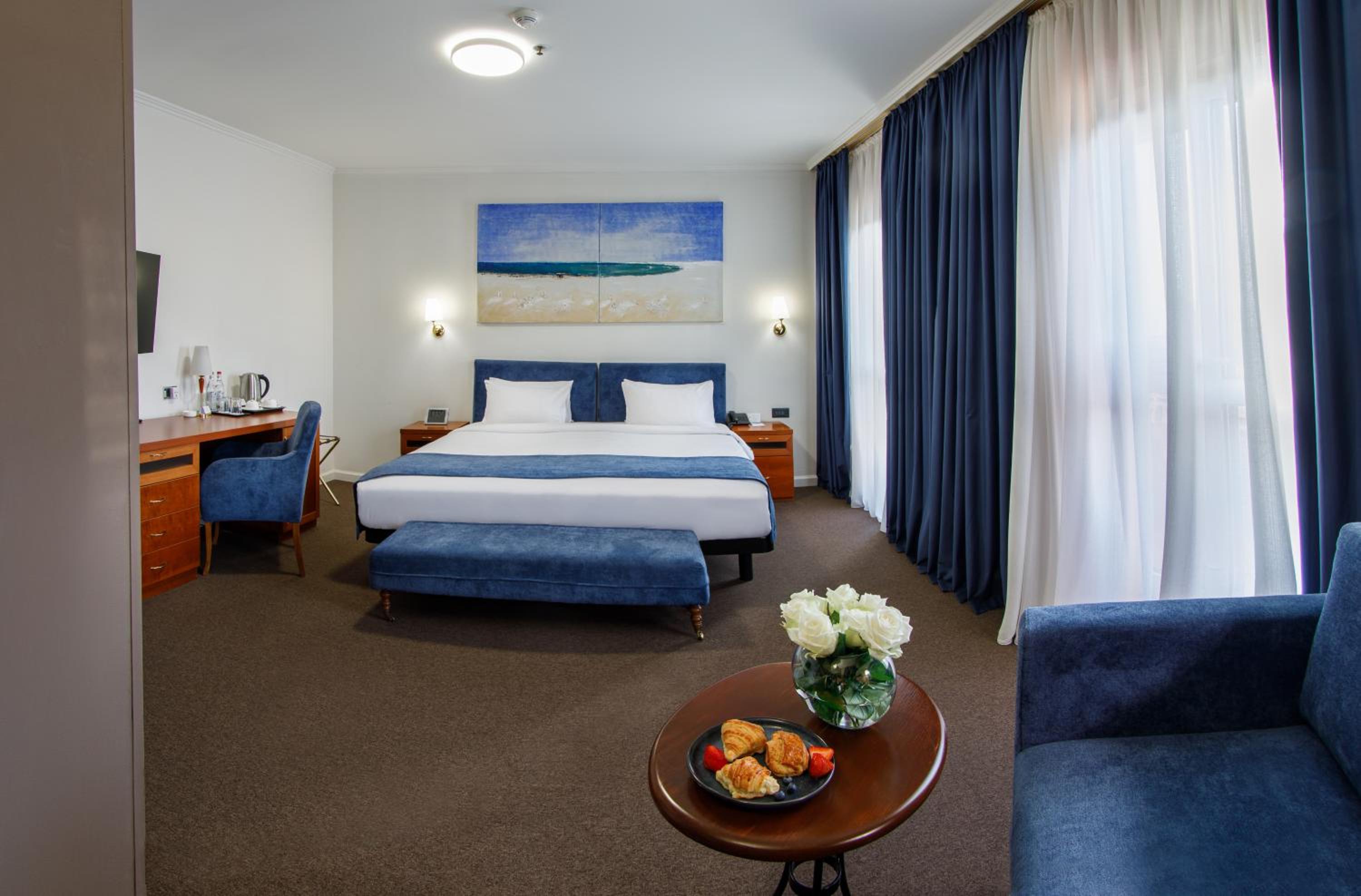 Executive King Room with Balcony - Non-Smoking