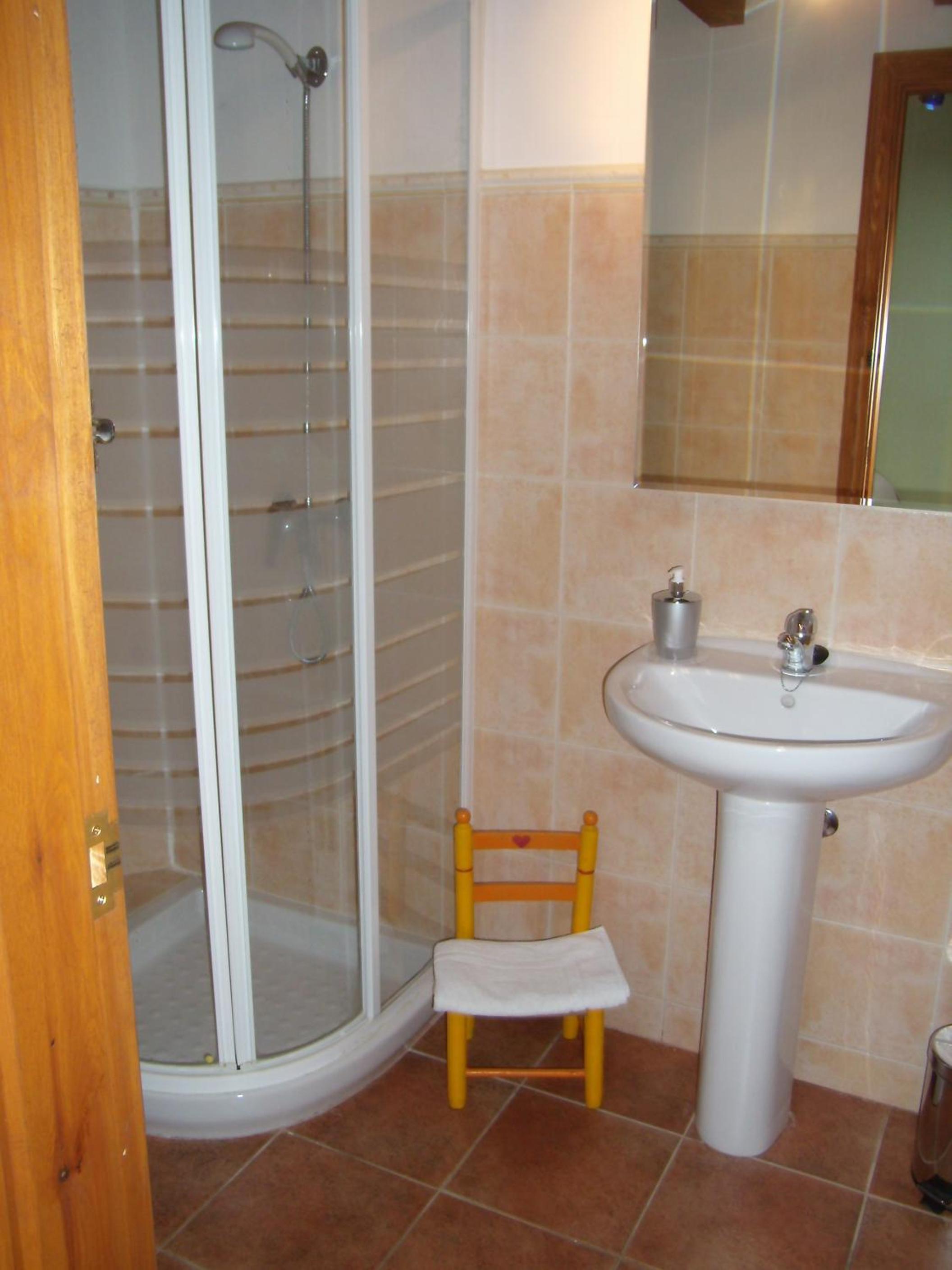 Twin Room with Bathroom photo 2