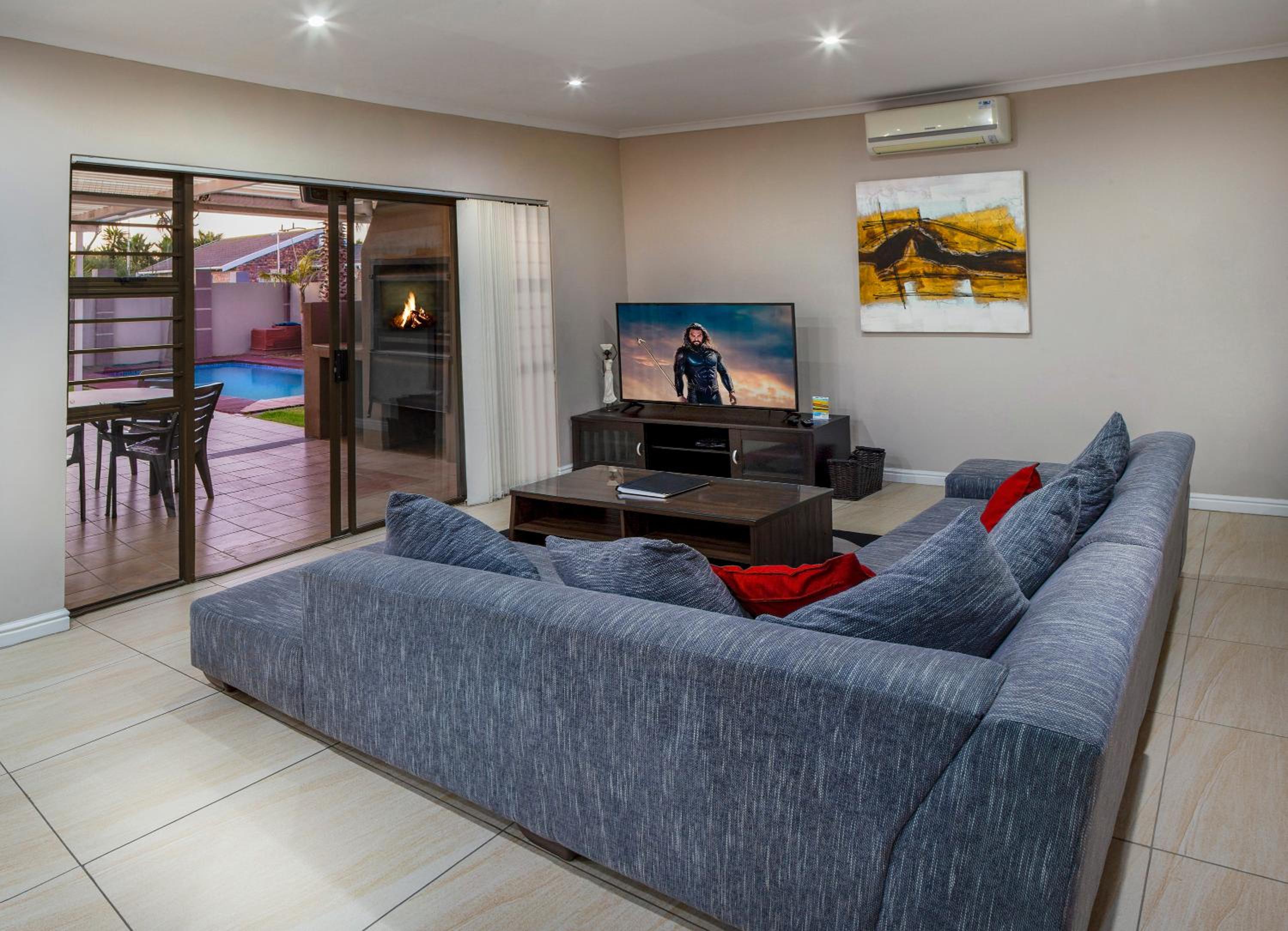 Three-Bedroom Villa with Private Pool photo 2