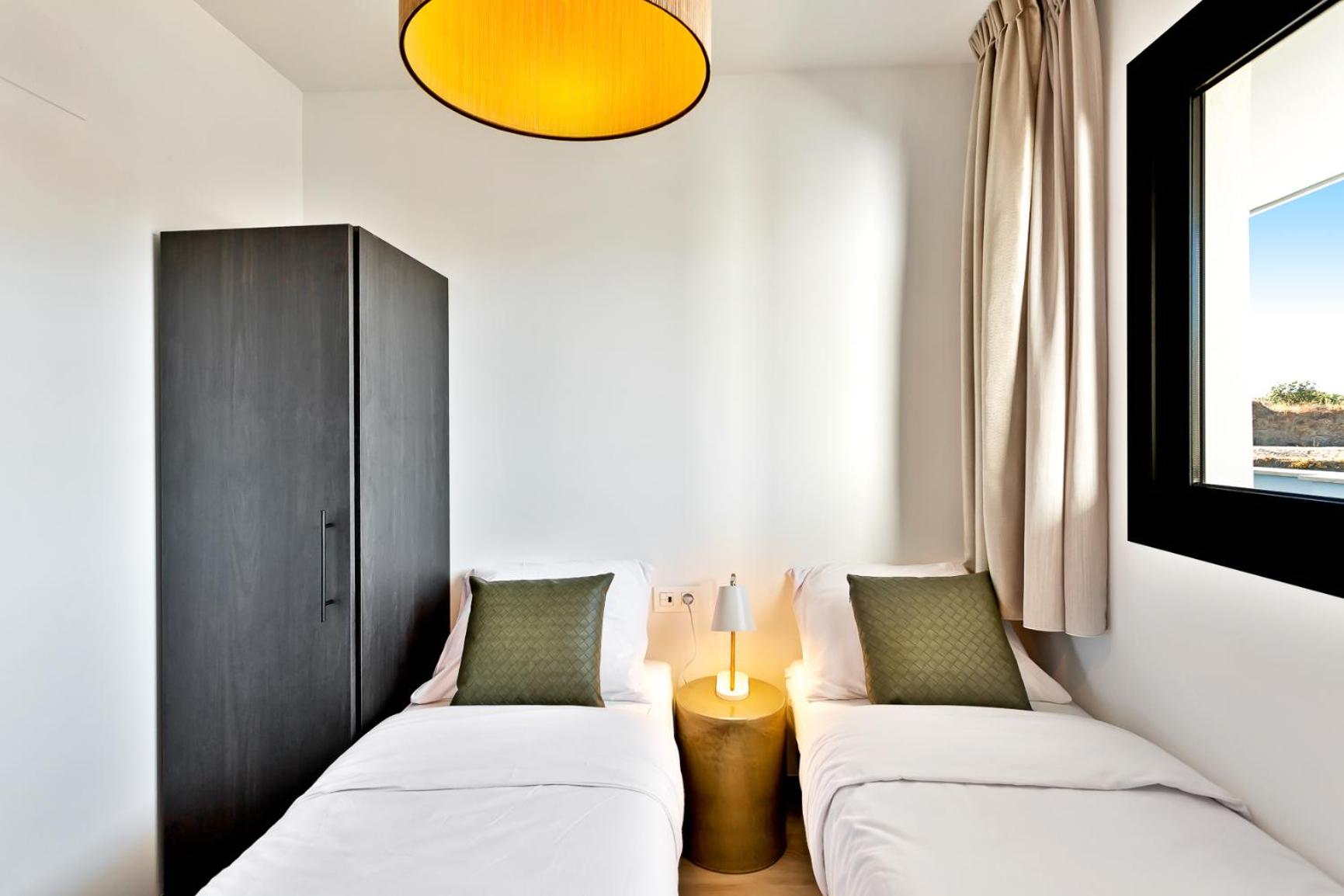 Apartment with Mountain and Sea Views  photo 3