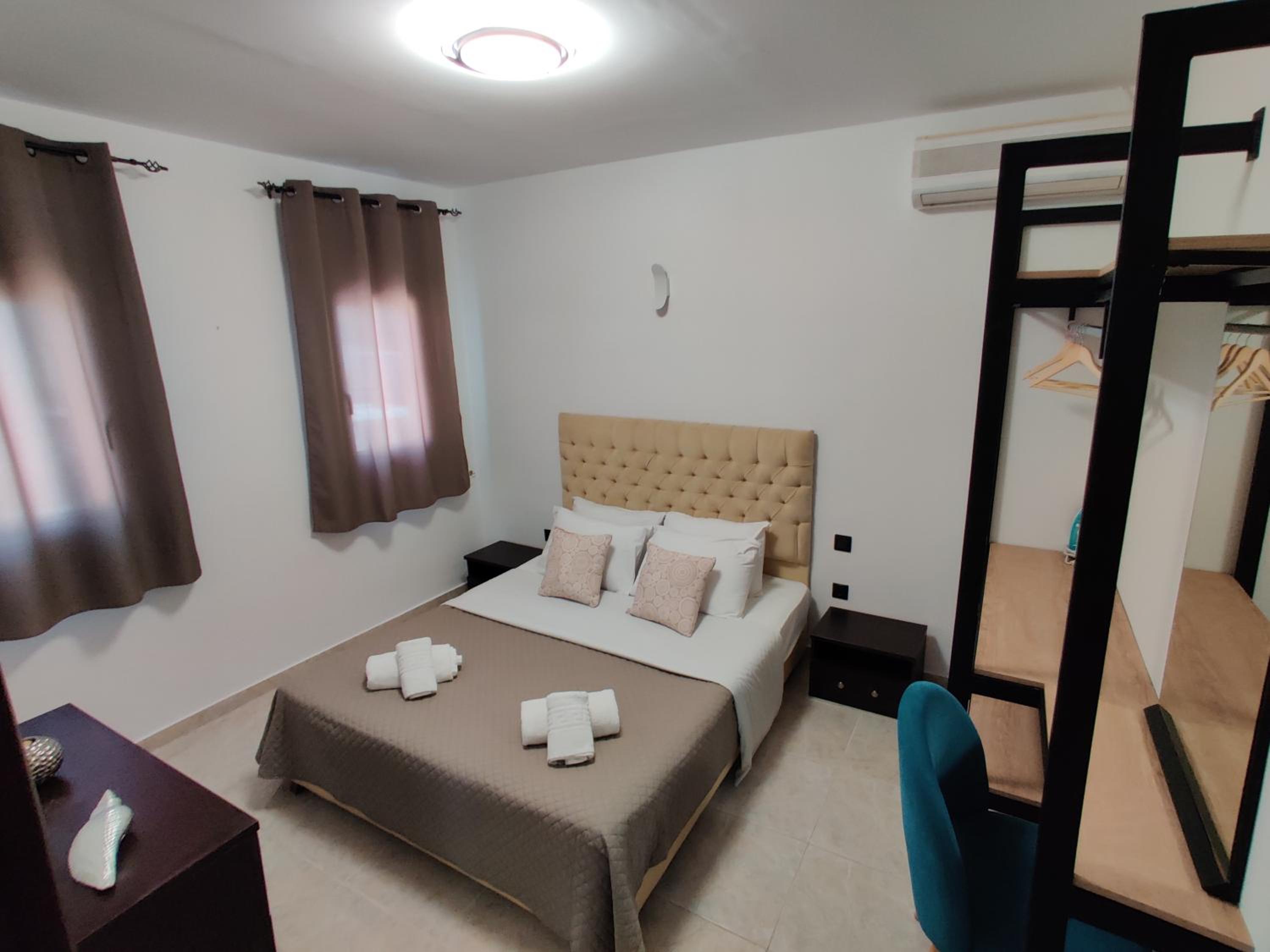 Deluxe Two-Bedroom Apartment with Garden View photo 2