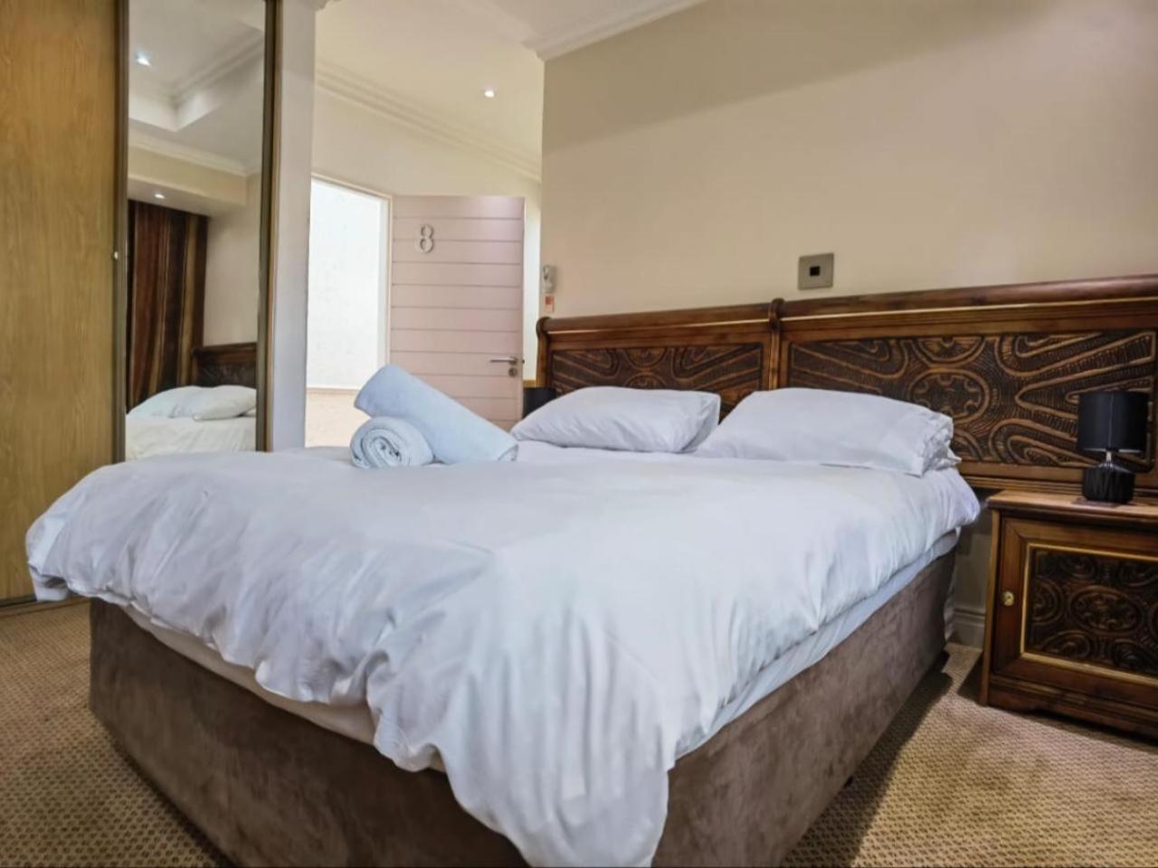 Deluxe Double Room - Photo 11