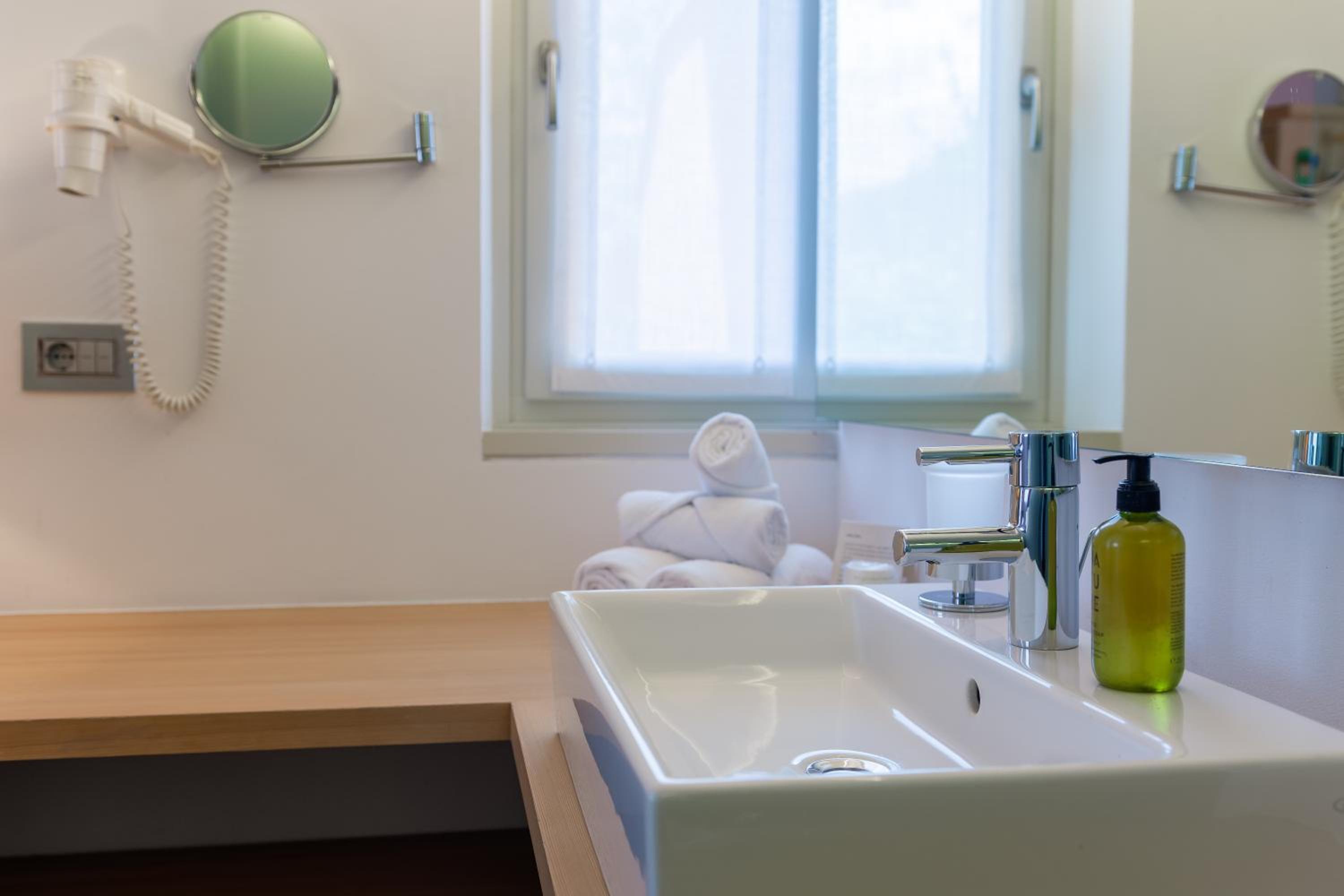 Superior Twin Room with Garden View photo 2