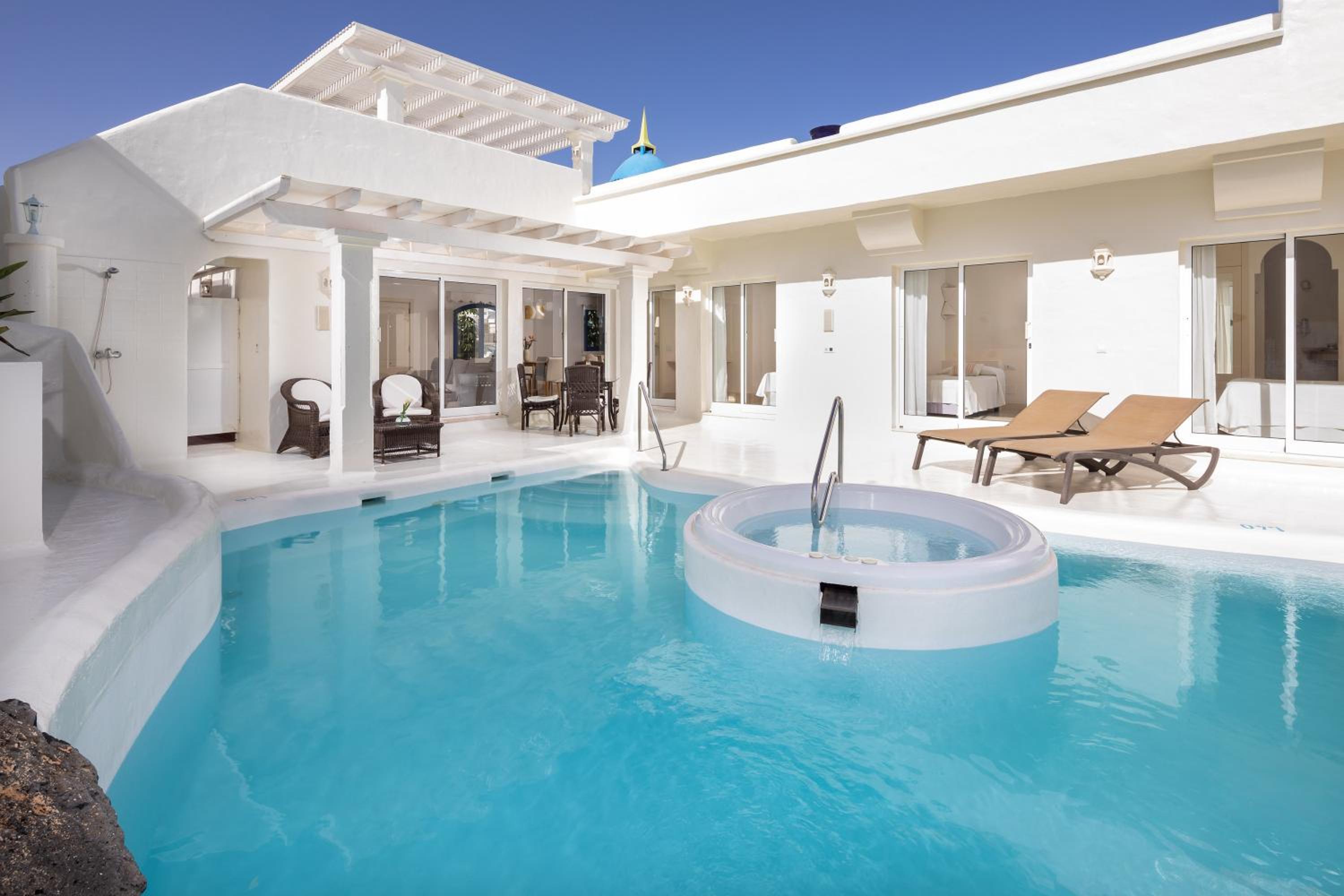 Superior One-Bedroom Villa With Private Pool photo 2
