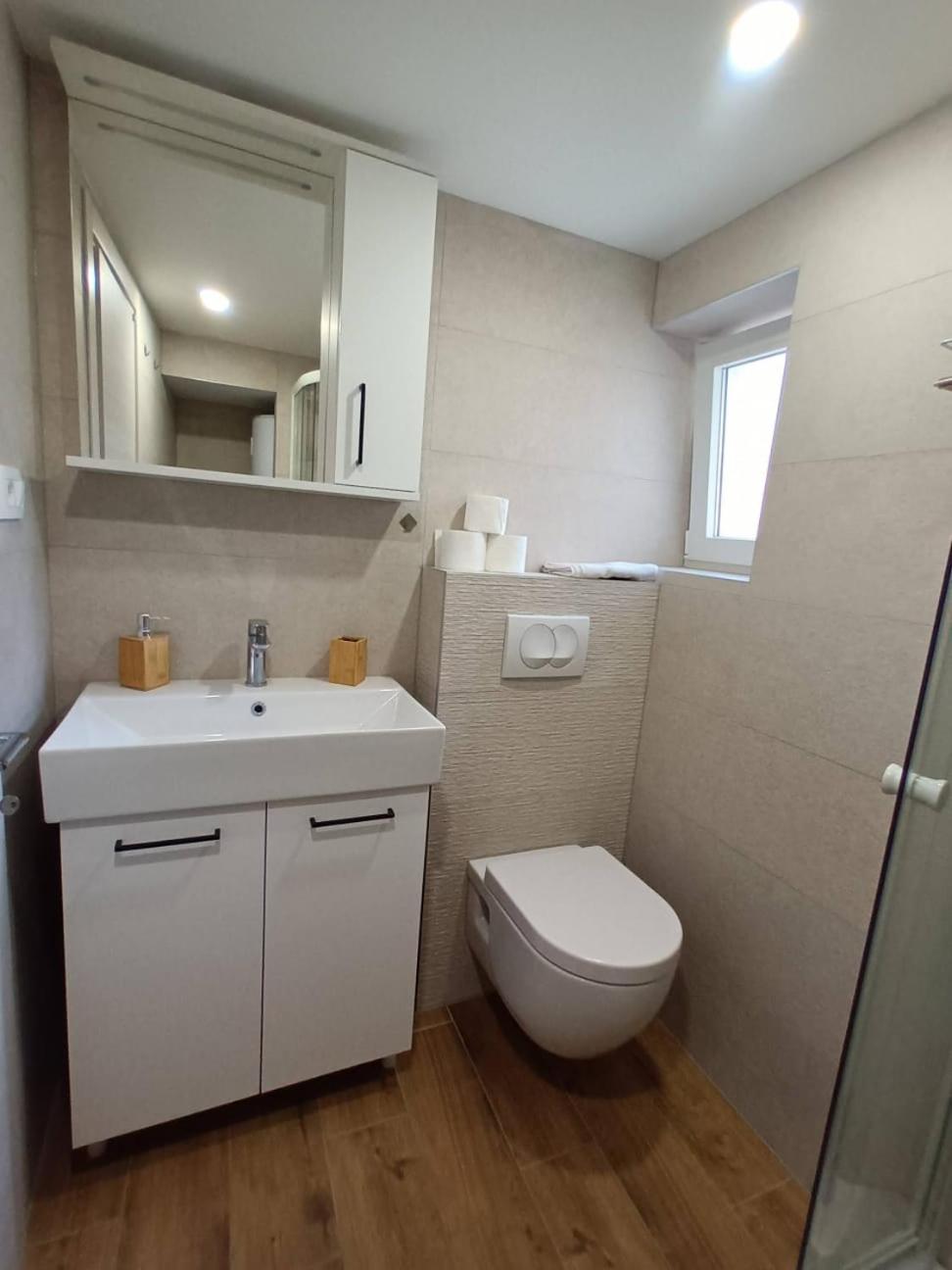 Apartment photo 2