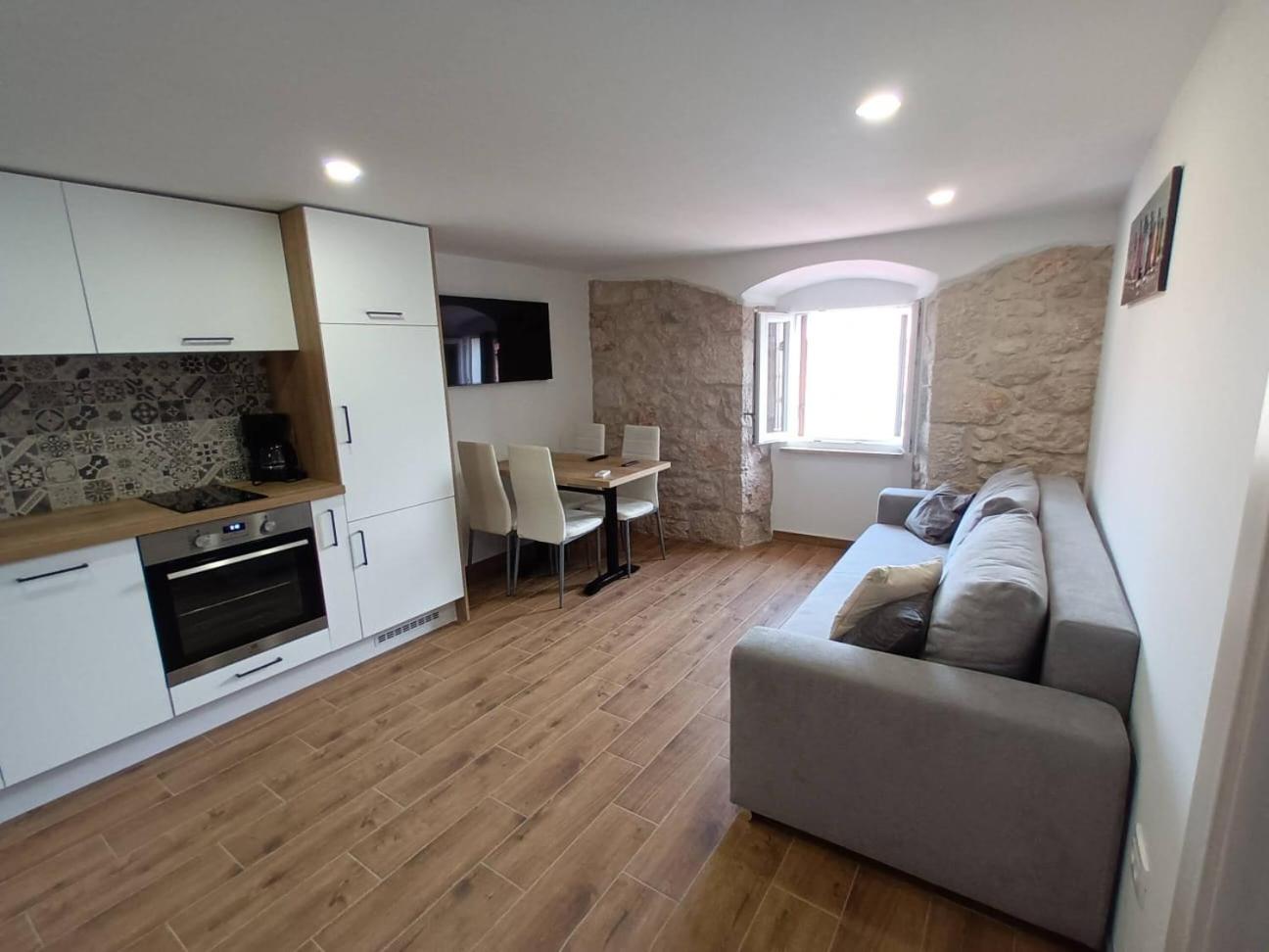 Apartment photo 1