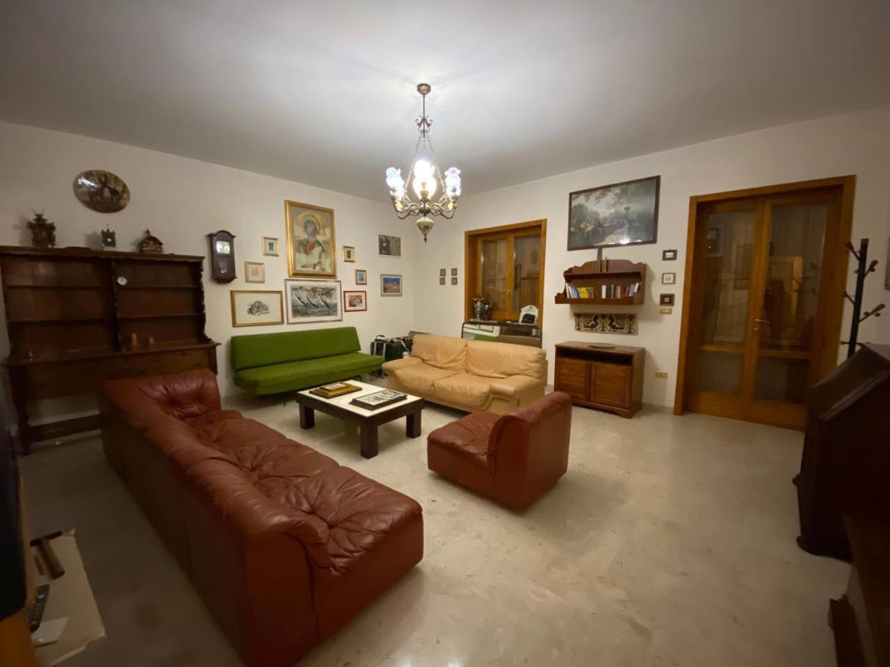 Three-Bedroom House photo 3