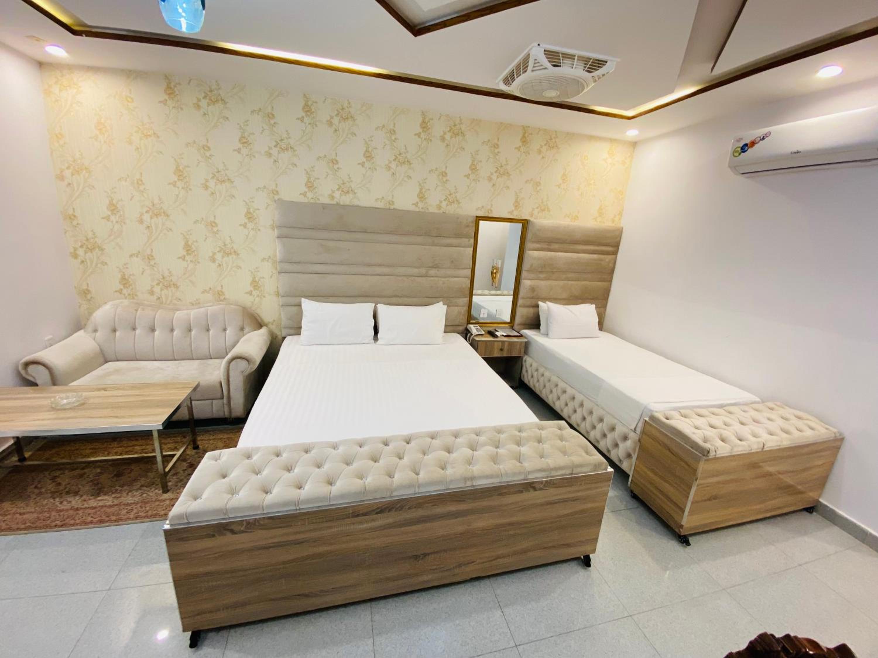 Deluxe Triple Room - Photo 2