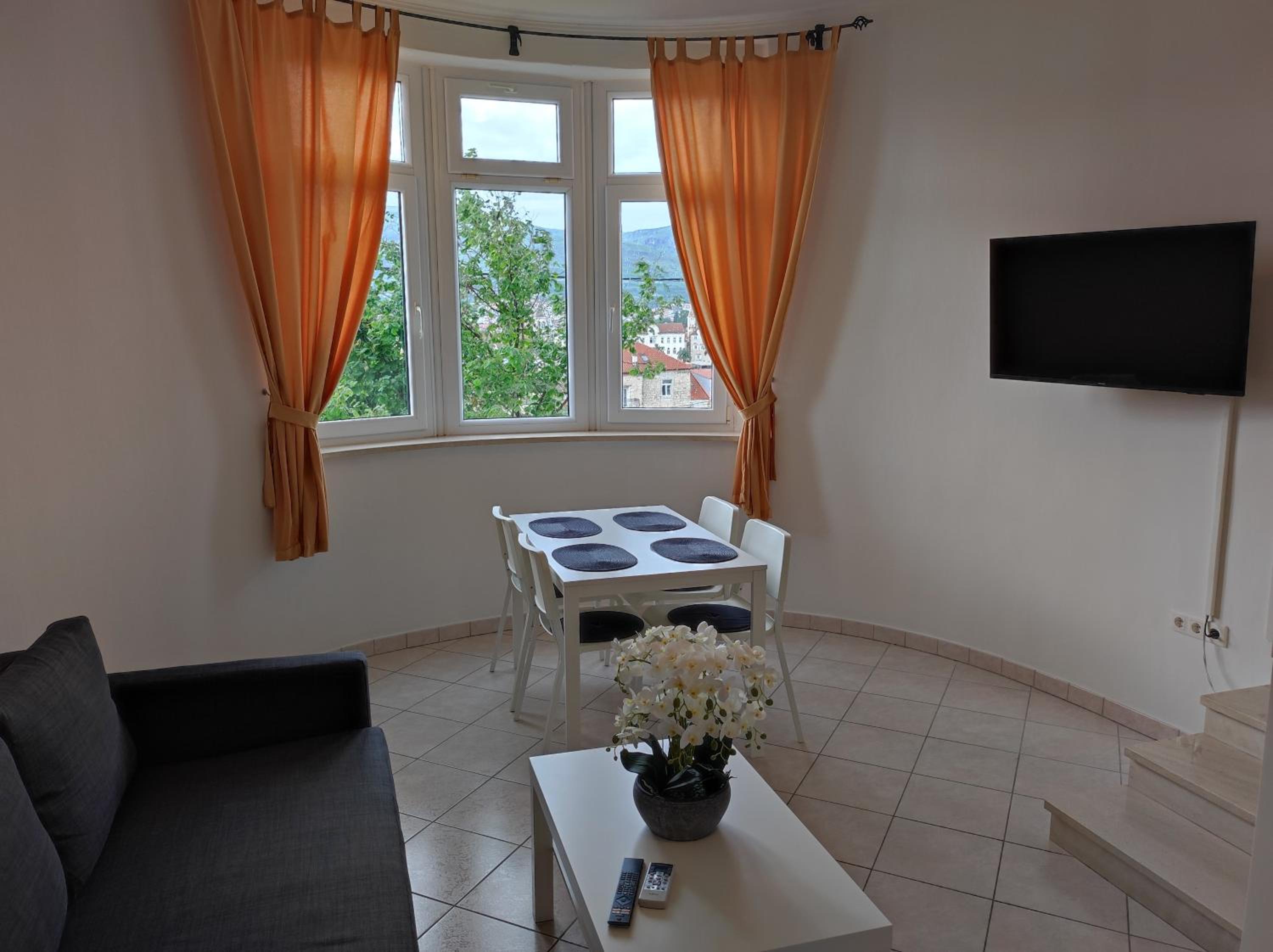 One-Bedroom Apartment (3 Adults) - Photo 2