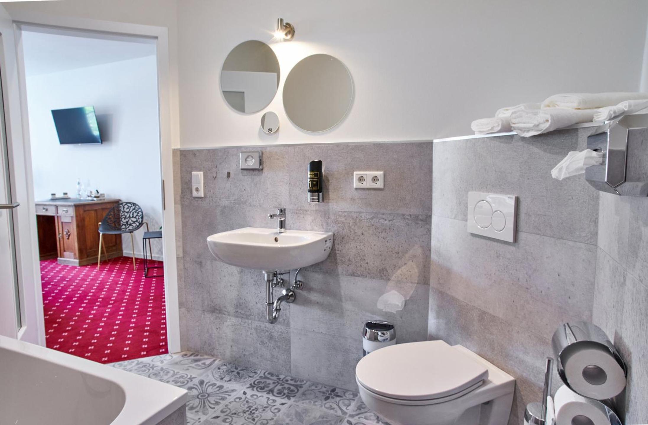 Deluxe Double or Twin Room photo 3