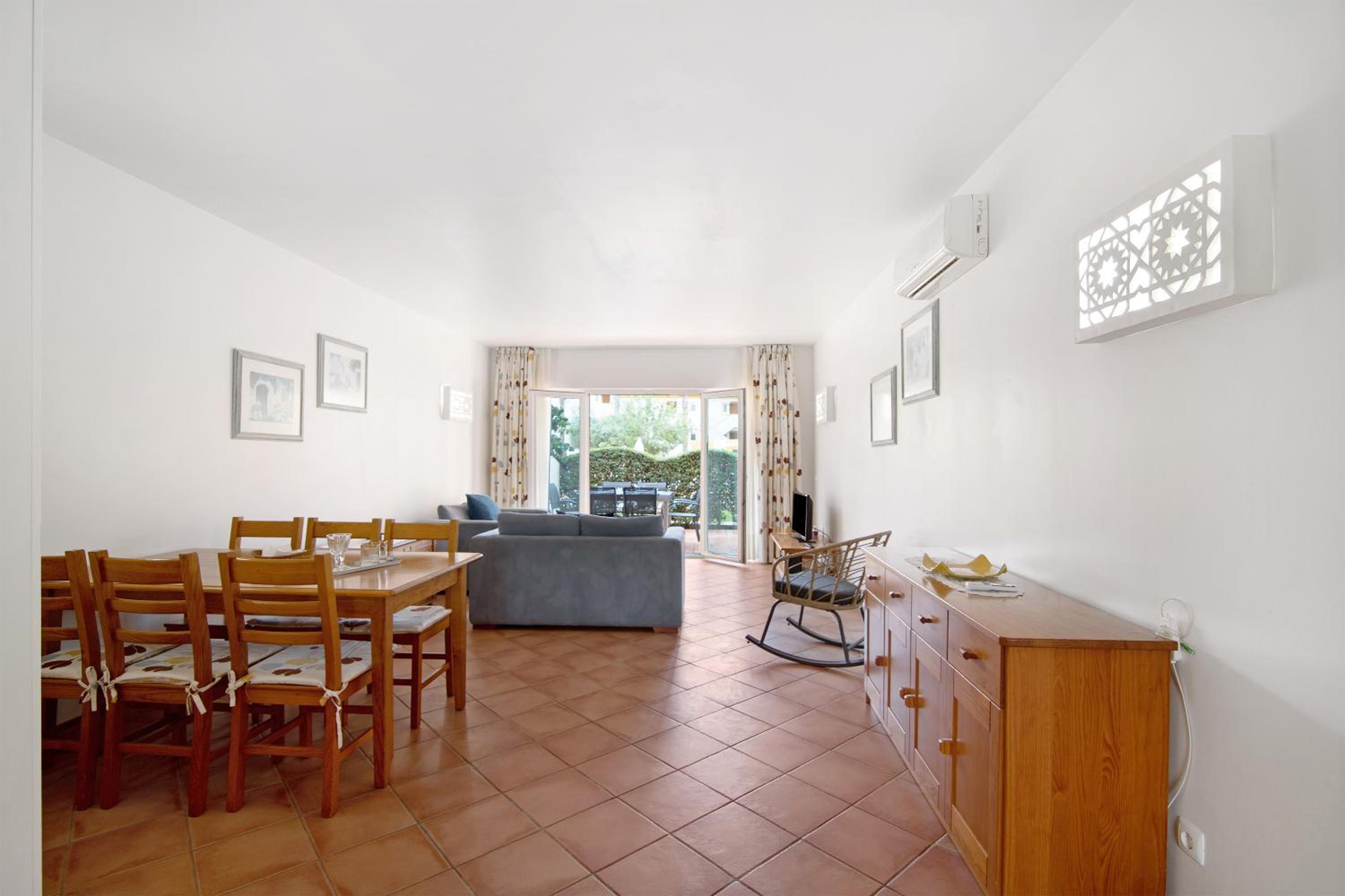 Two-Bedroom Deluxe Apartment with Garden View photo 3