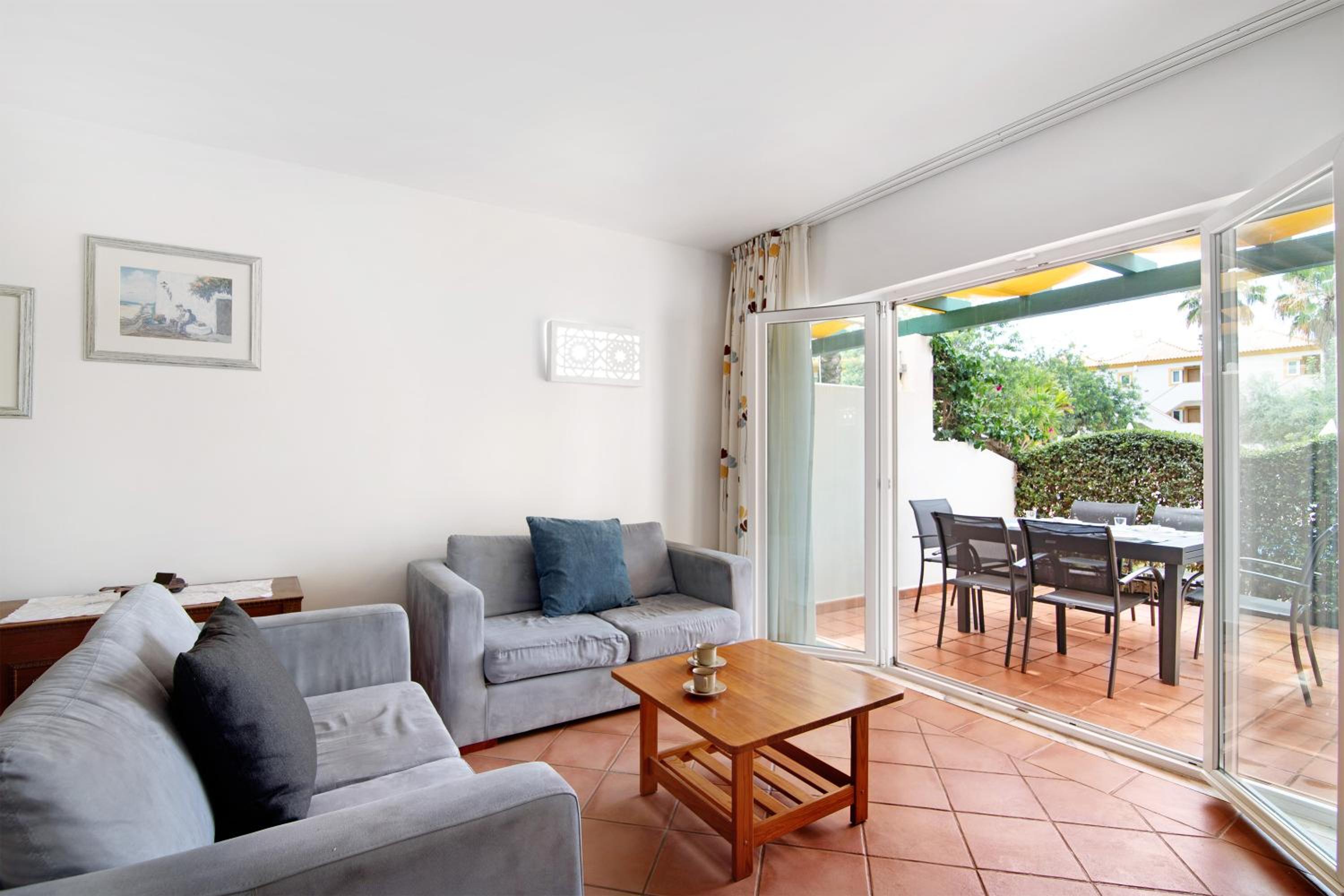 Two-Bedroom Deluxe Apartment with Garden View photo 1