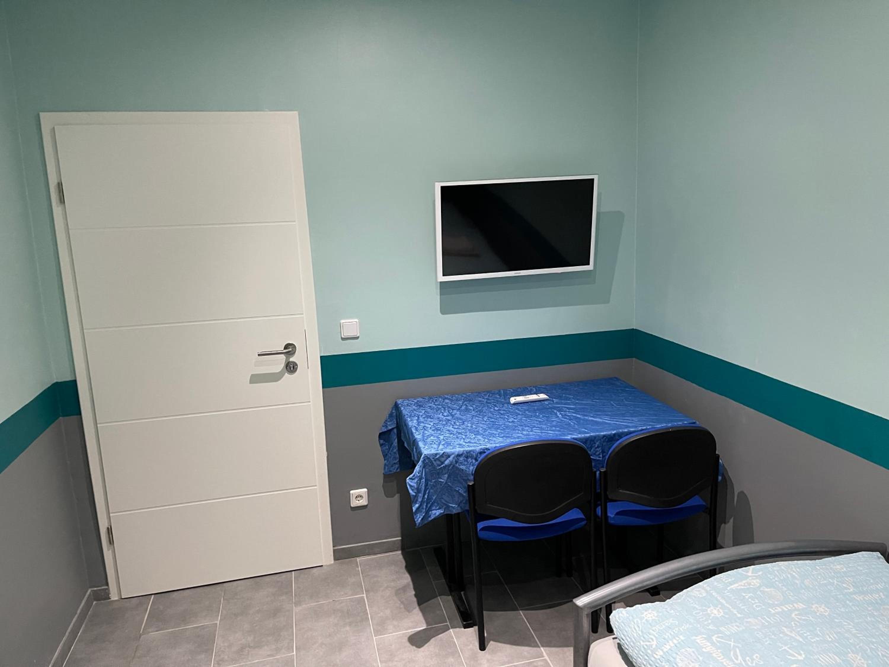 Double or Twin Room with Shower - Photo 4