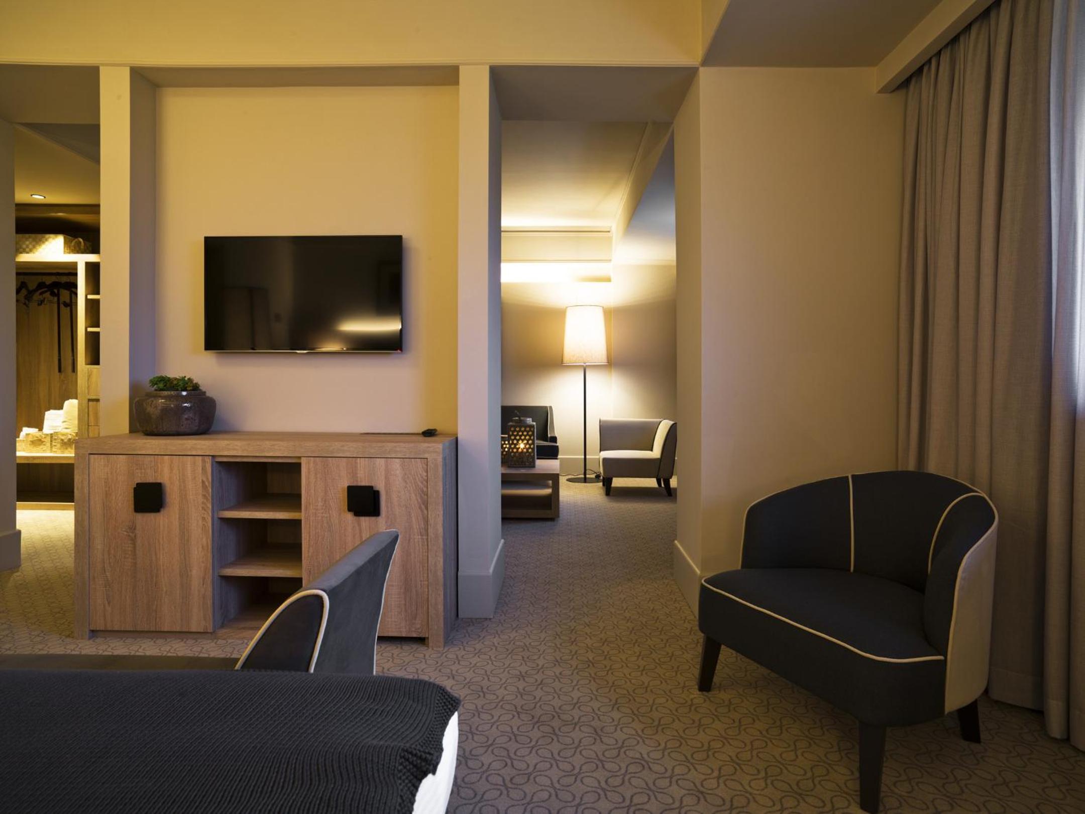 Suite - Photo 5