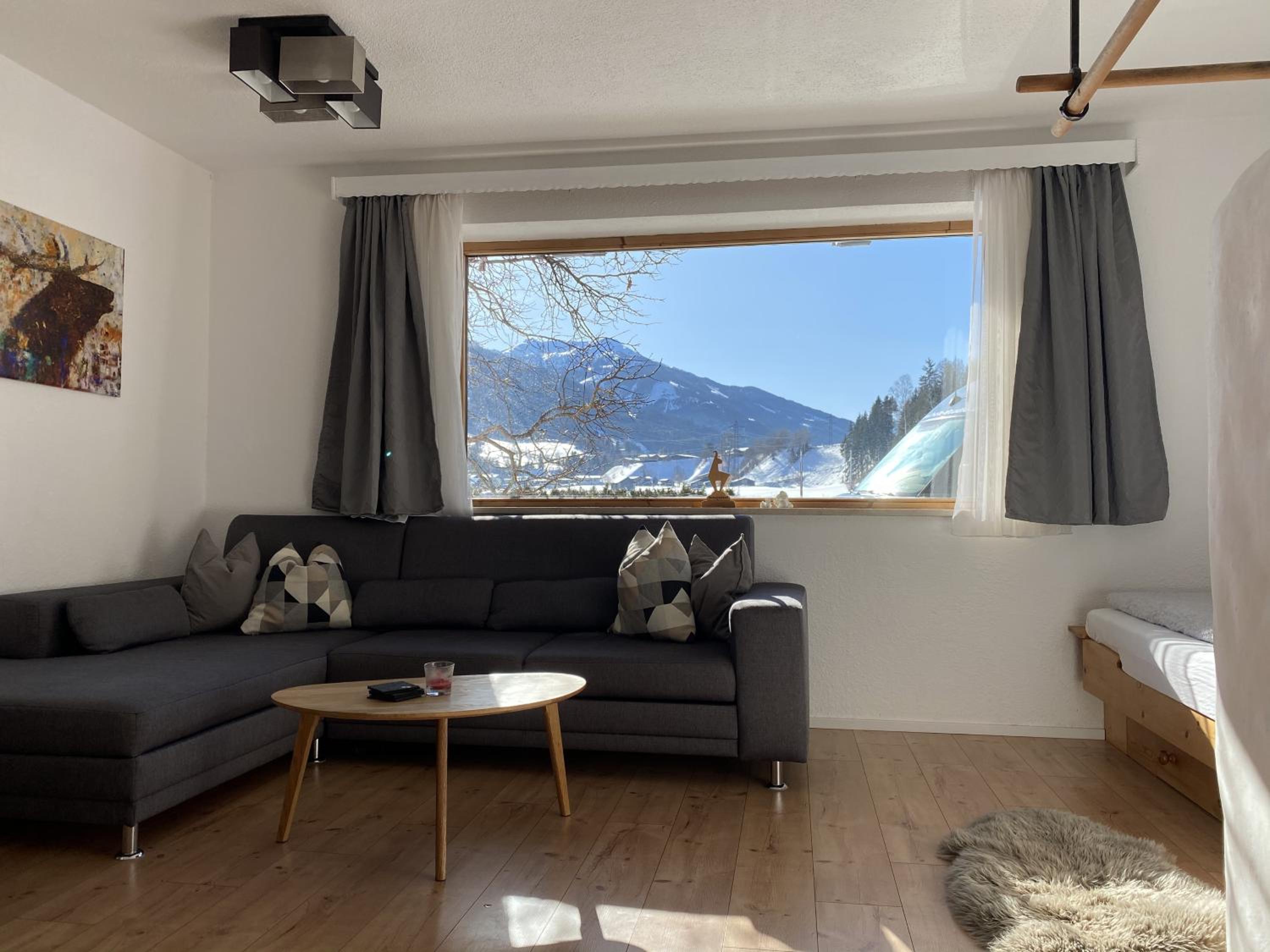 Apartment with Mountain View