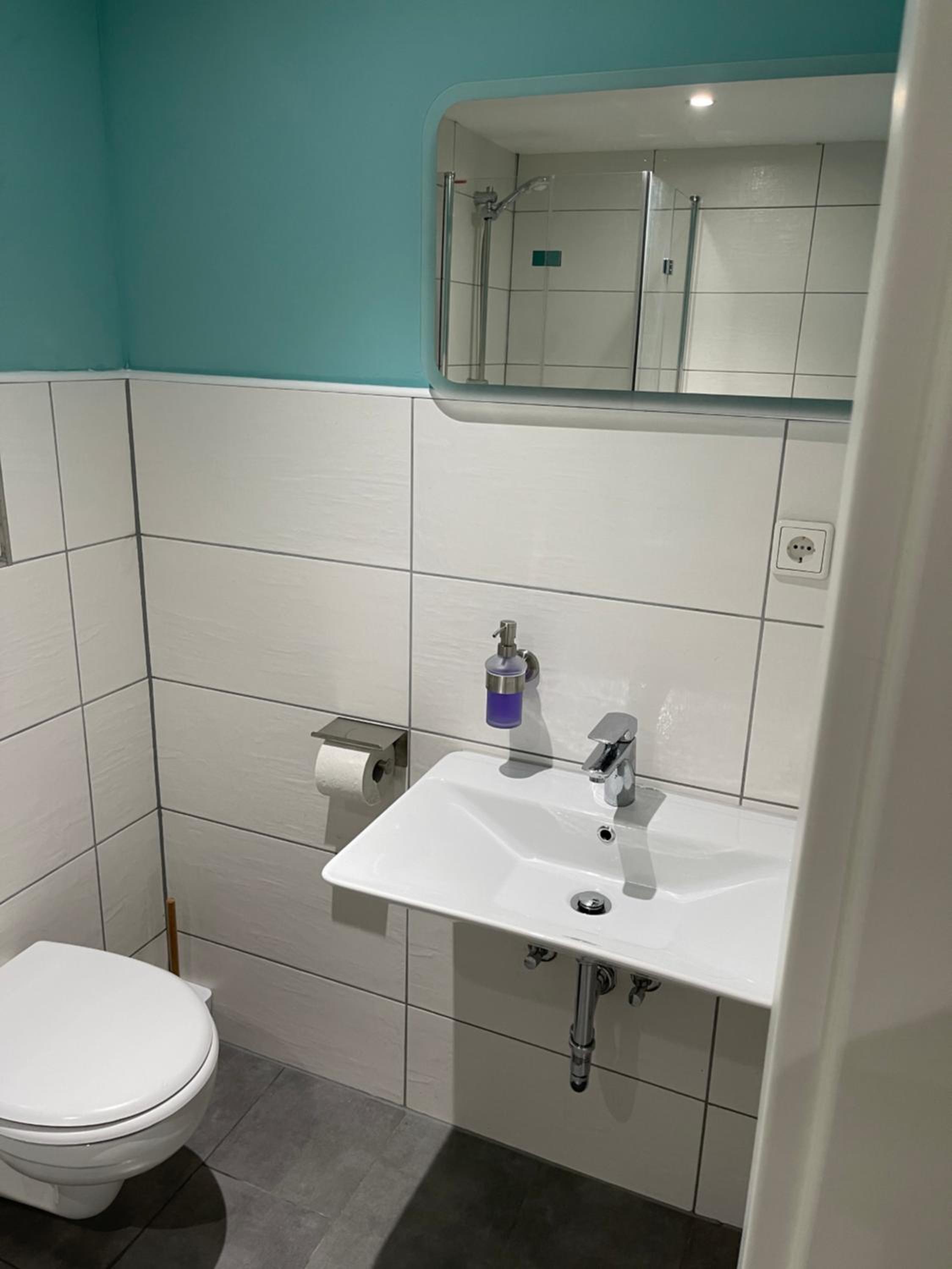 Double or Twin Room with Shower - Photo 2