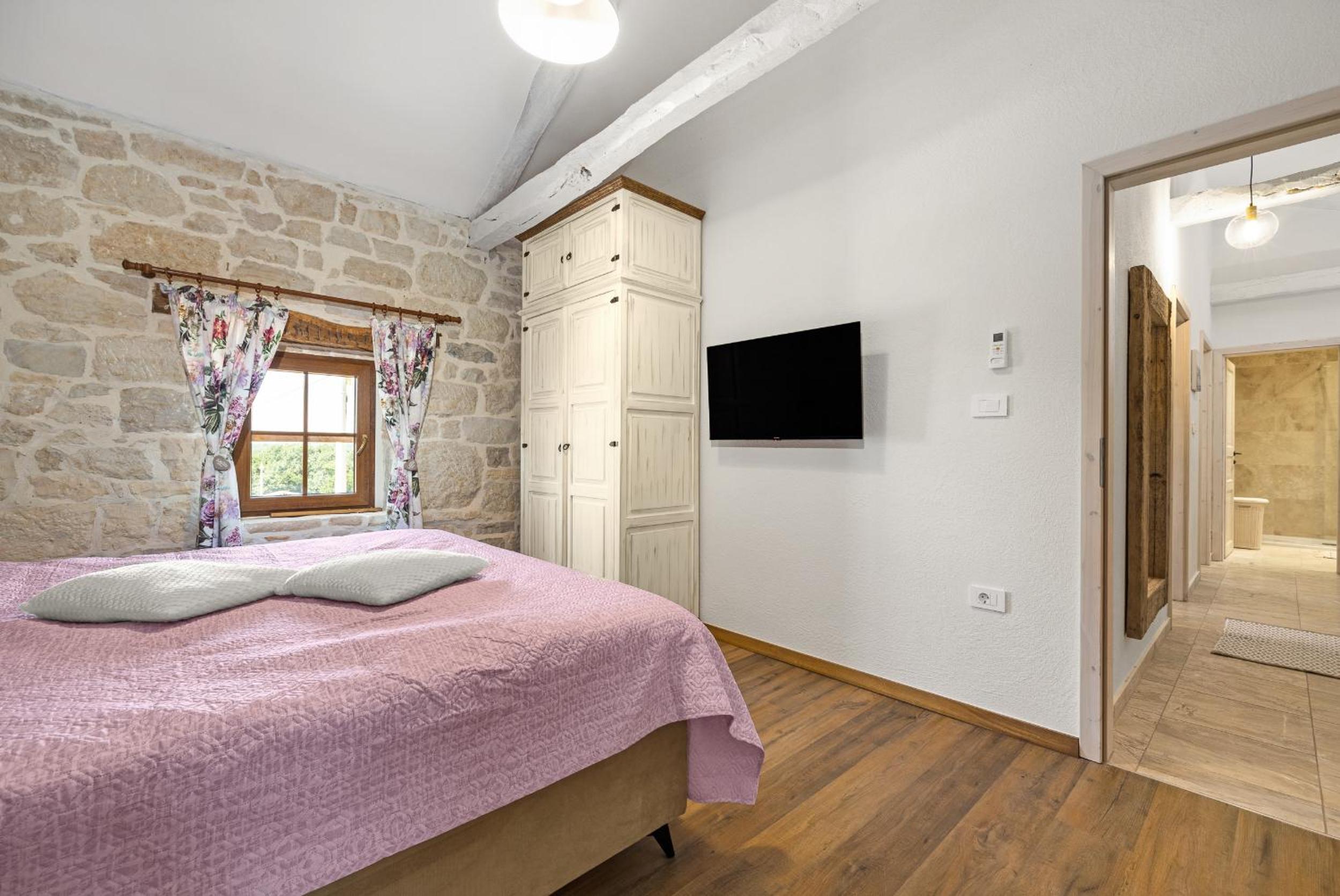Three-Bedroom House photo 3