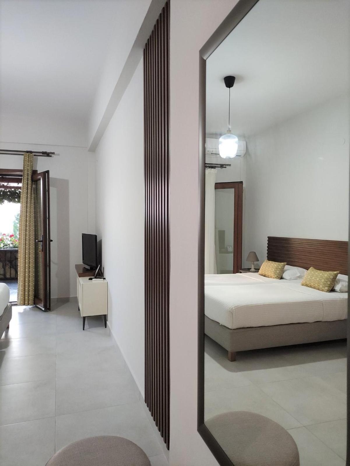 Superior Triple Room photo 2
