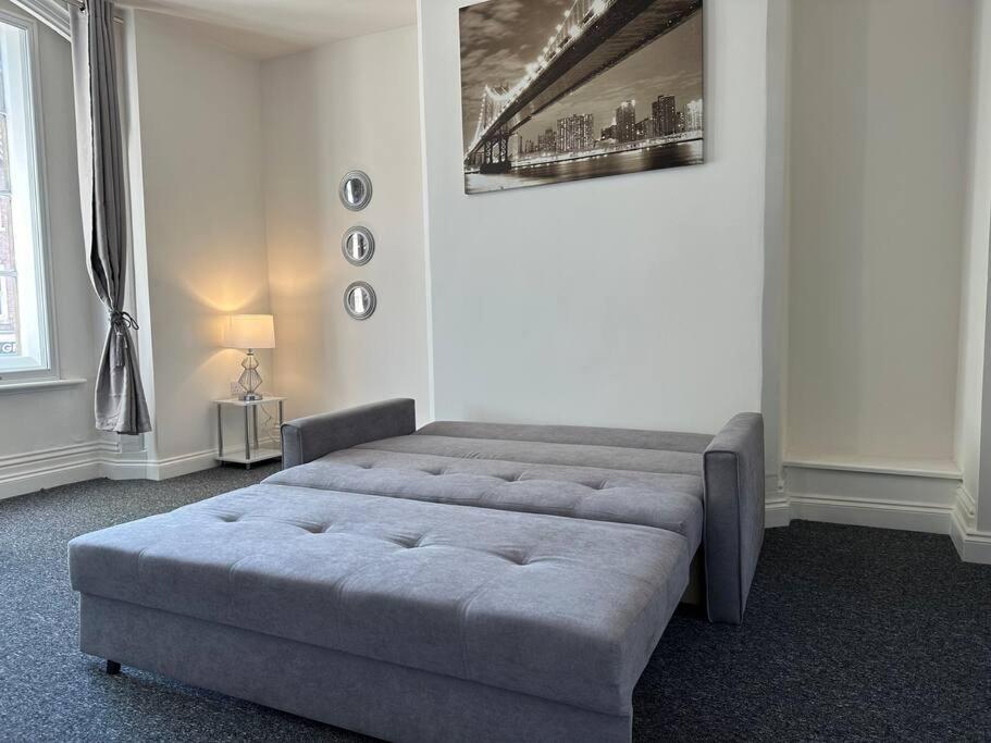One-Bedroom Apartment photo 2