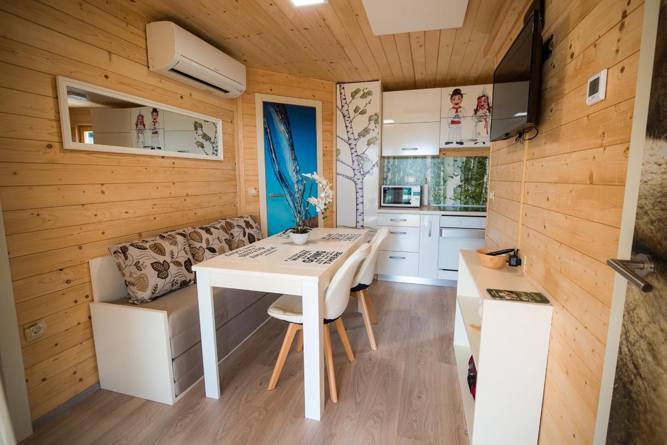 Mobile Home - Photo 23
