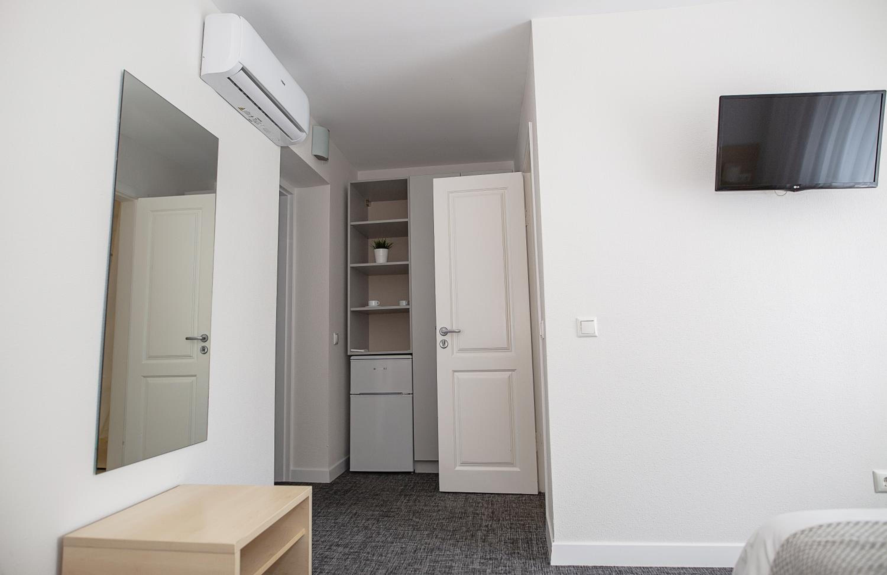 Standard Double Room - Photo 2