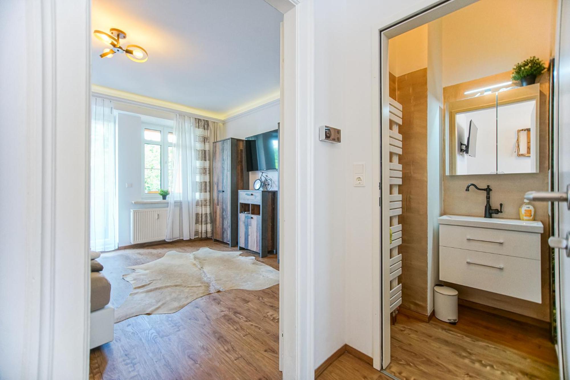 One-Bedroom Apartment photo 1