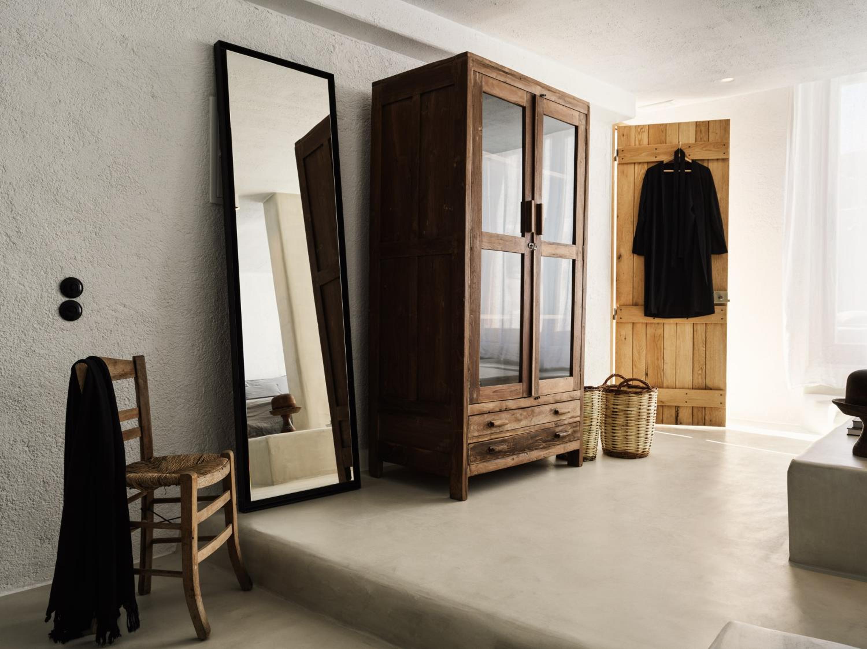Hideout Suite with Private Pool & Yard - Photo 3