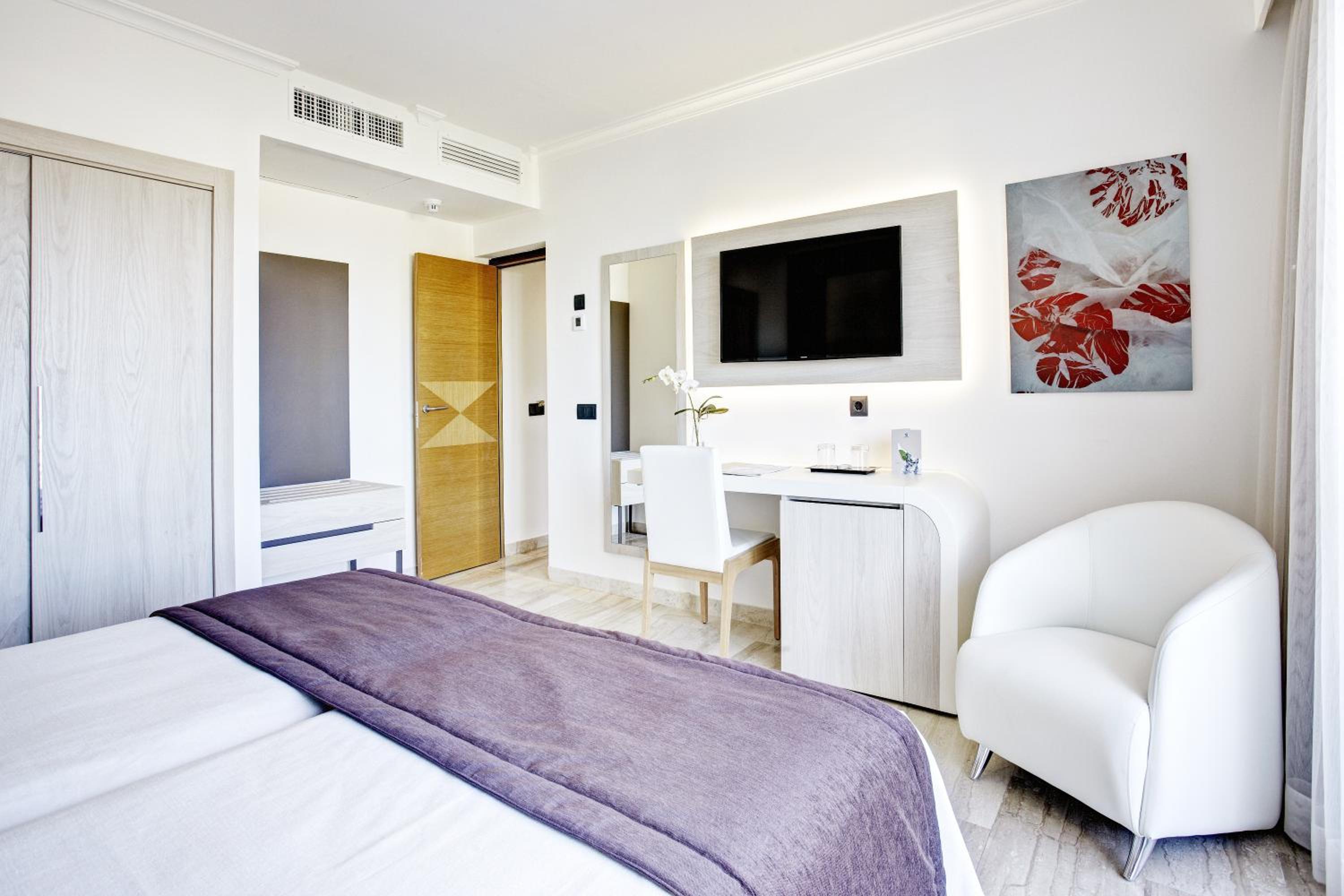 Double Room - Single Use (1 Adult)