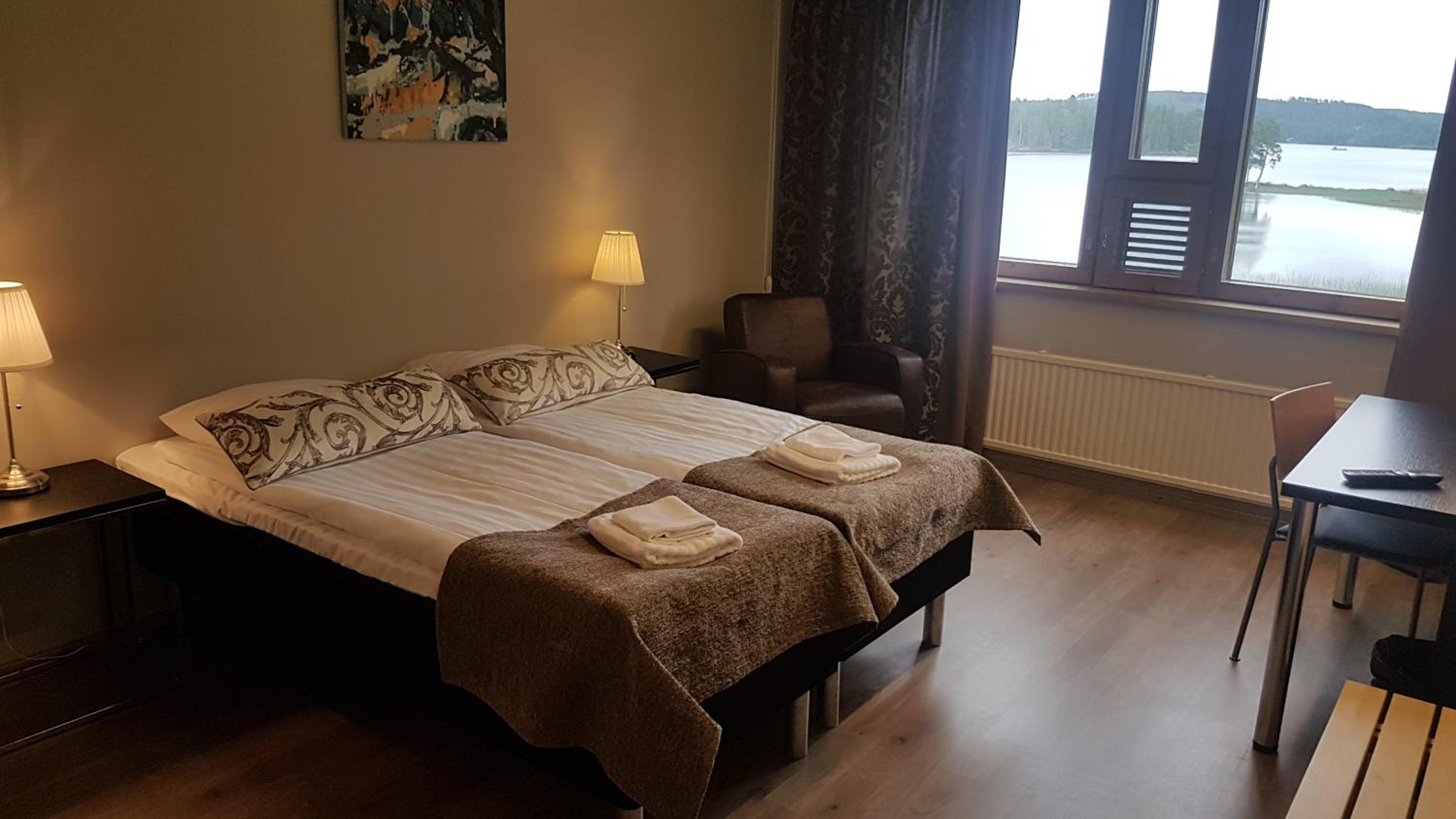 Twin Room with Lake View photo 1