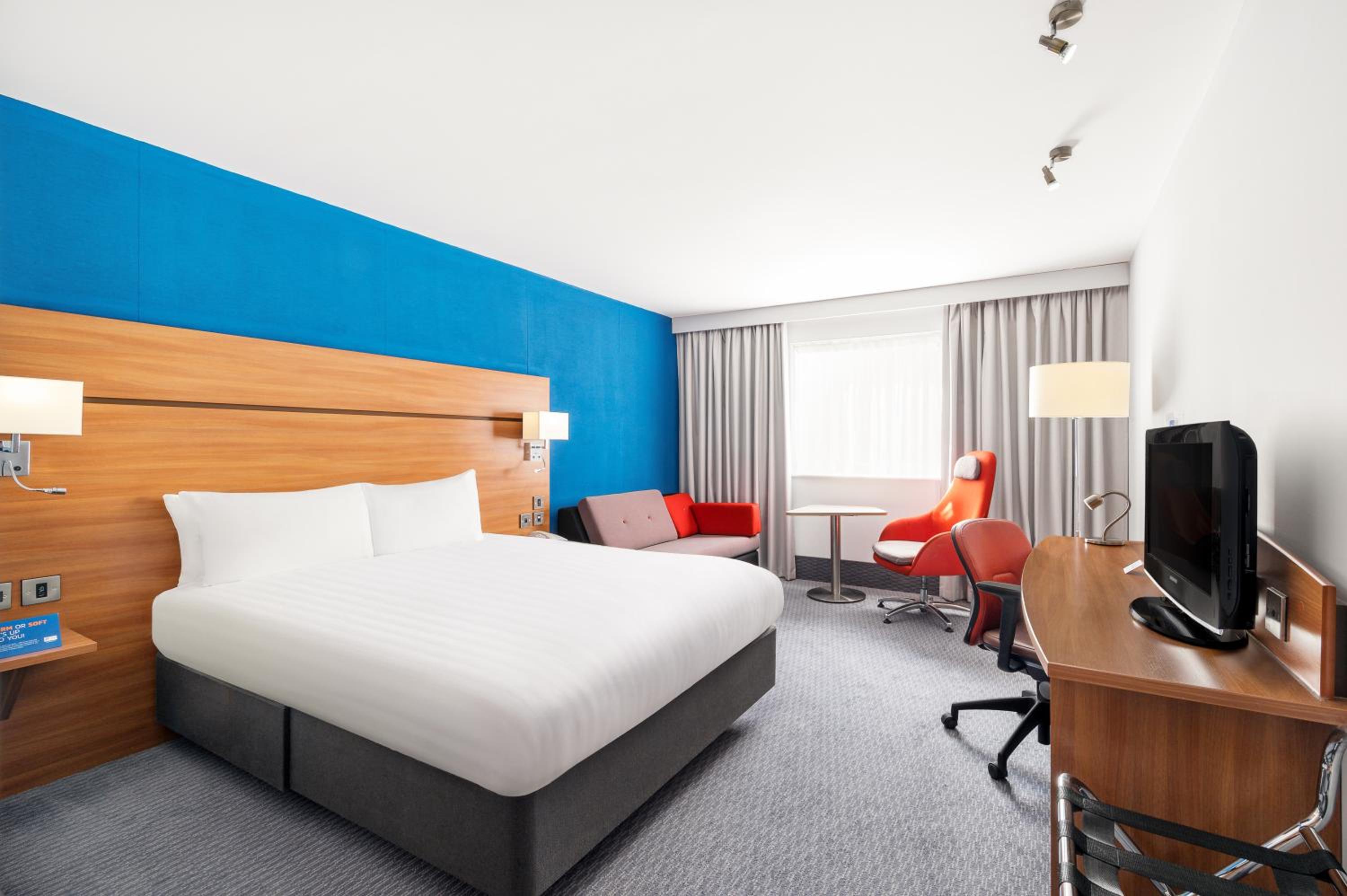 Standard Double Room with Free Hot Breakfast - Photo 12