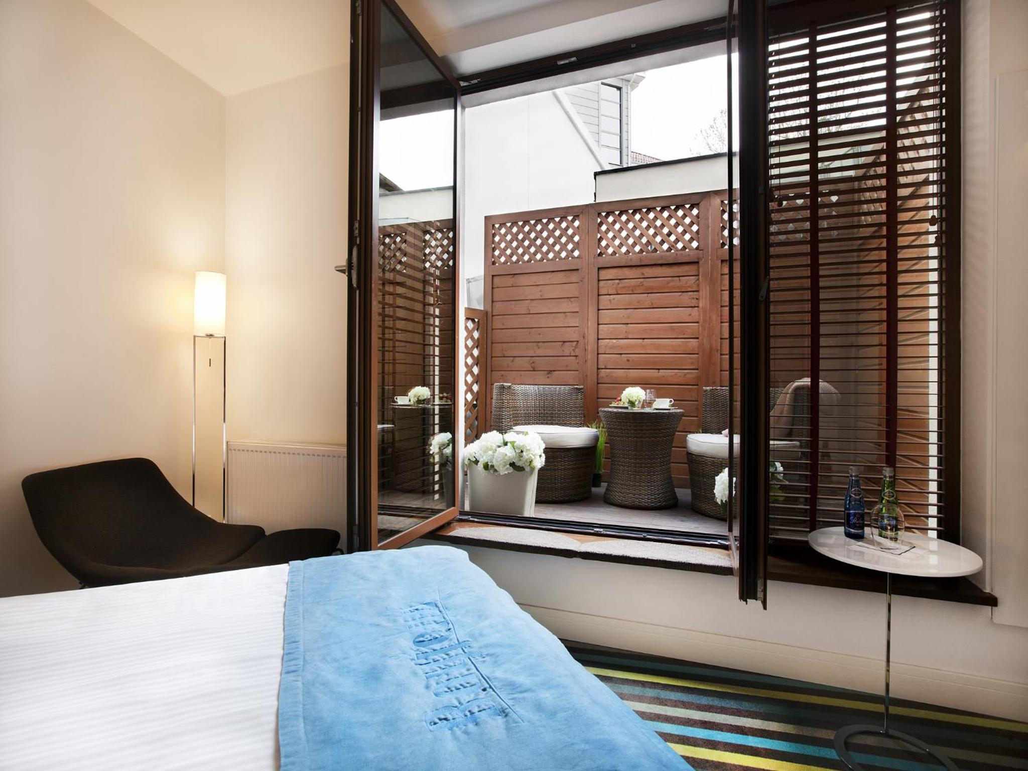 Classic Double Room with Terrace and Courtyard View - Photo 8
