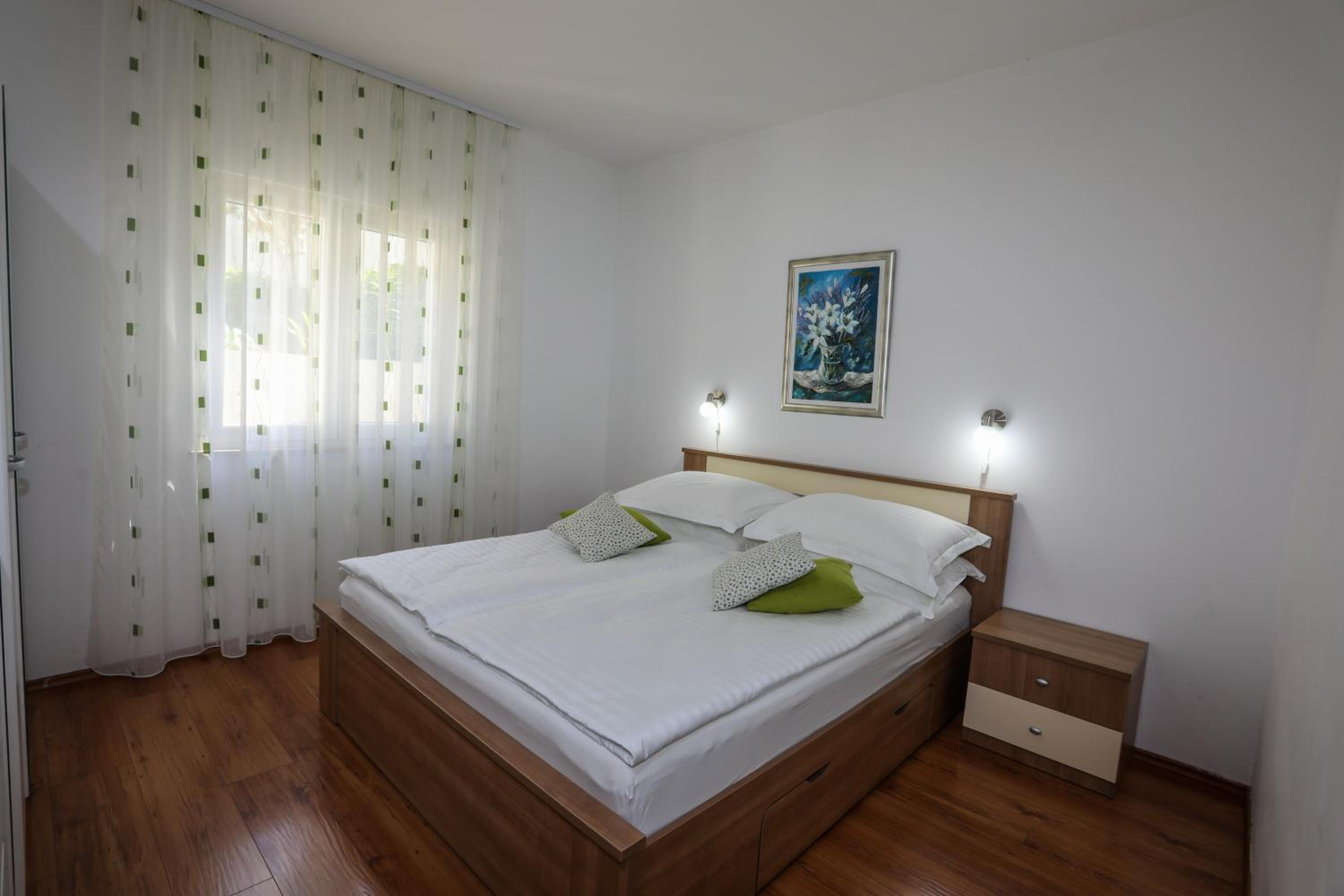 One-Bedroom Apartment with Terrace and Sea View photo 1
