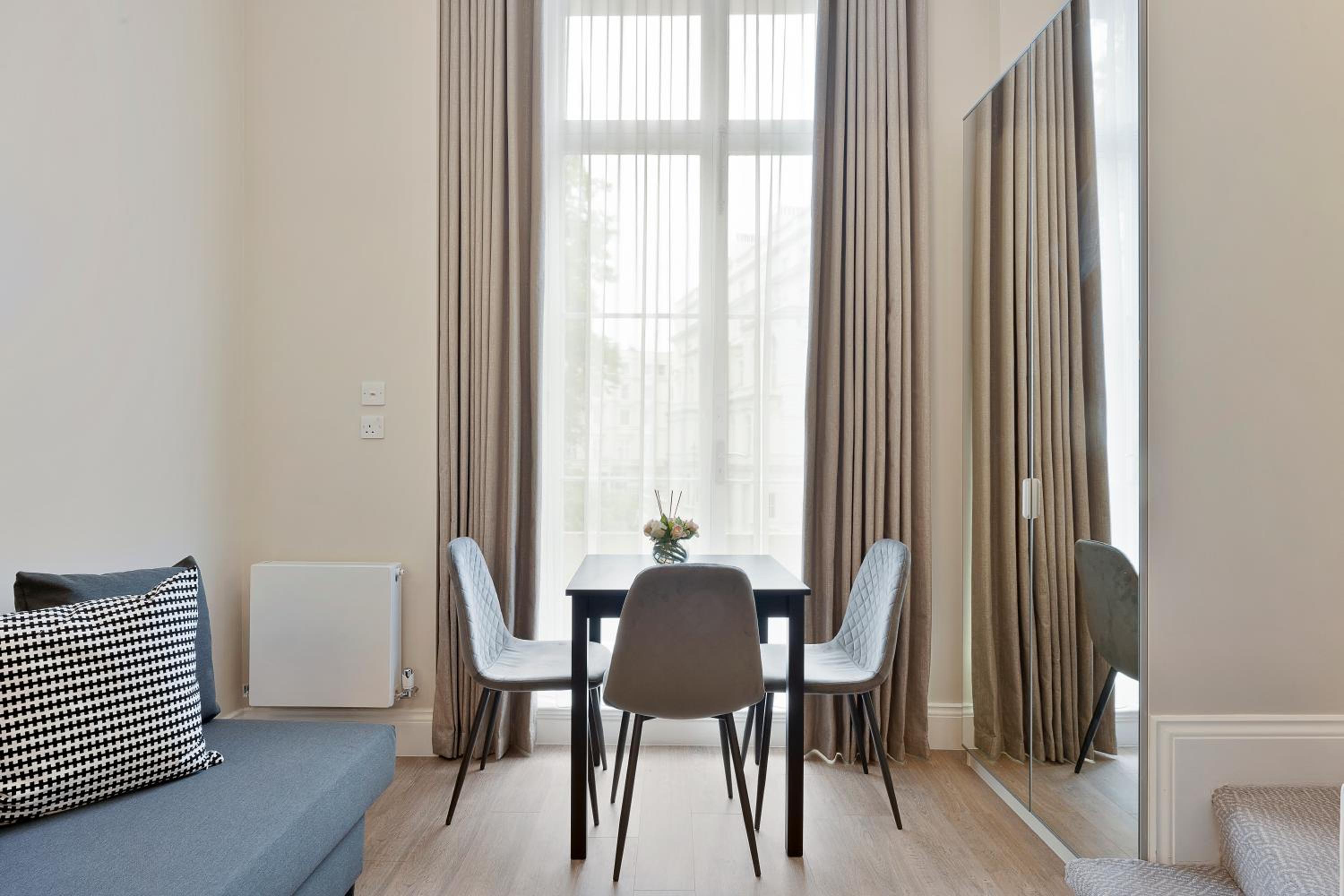 Mezzanine Suite photo 3